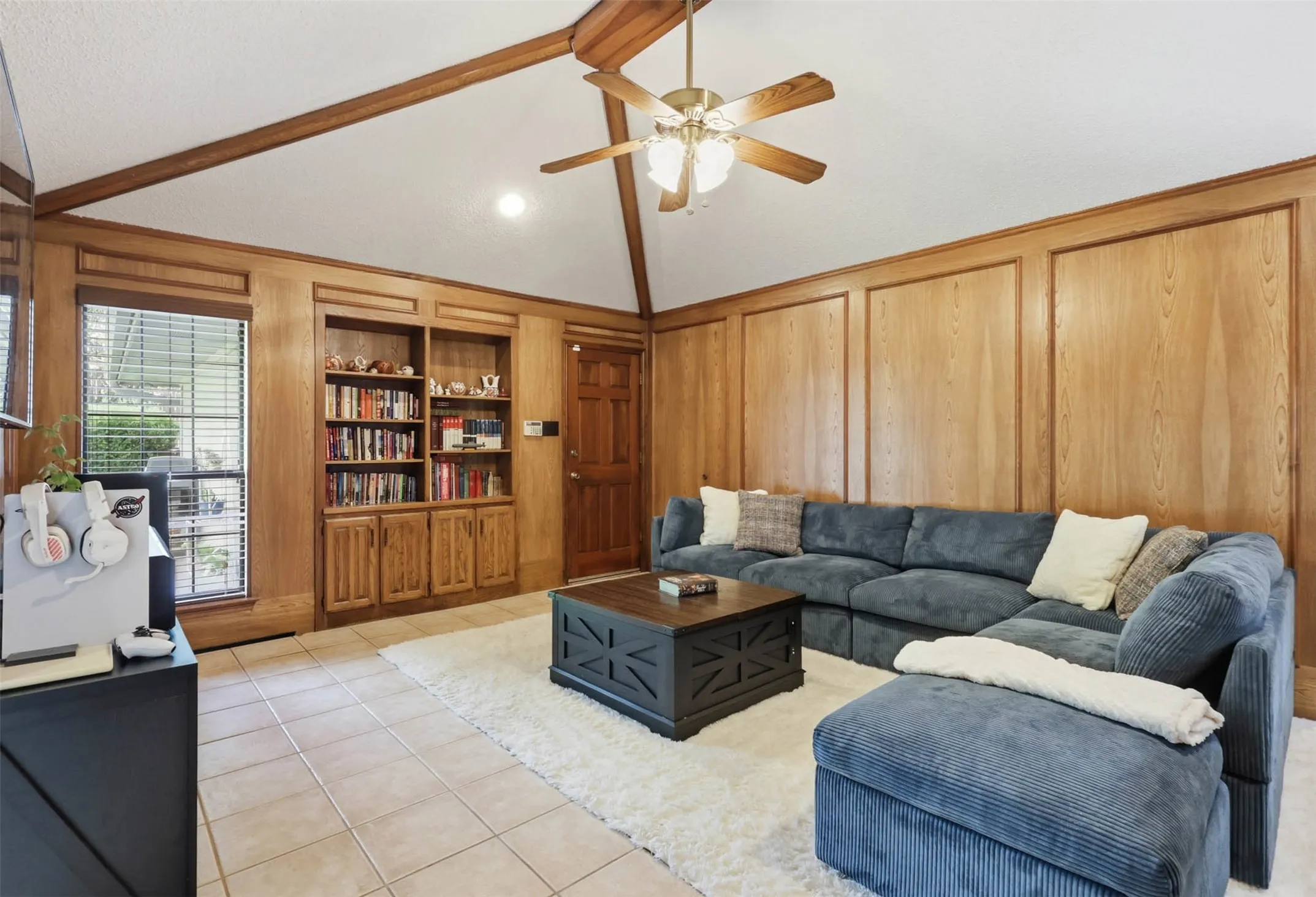 Single Family Residence For Sale in Tarrant County , 7212 Big Bear Lake Drive, Arlington, Texas 76016, 4 Bedroom, 3 Bathroom, 2 Garage spaces, 2,832 Sqft, built in 1983, mls#21305606, Real Estate Agent in Arlington, Homes For Sale in Tarrant county, Homes For Sale in Arlington, Realtor in Arlington Texas, Real Estate Brokerage Independent Realty Texas, Luminita Cordes Realtor