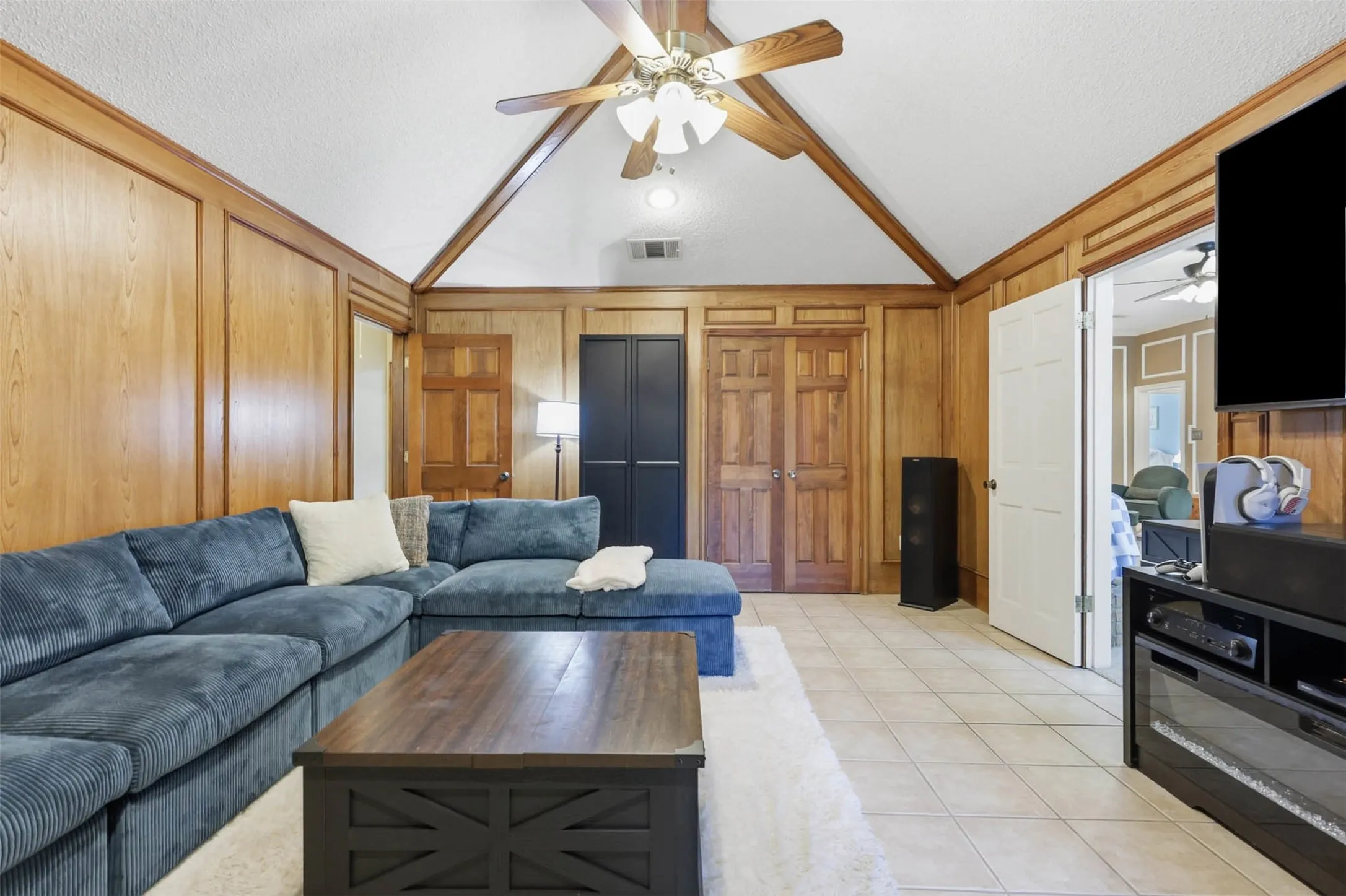 Single Family Residence For Sale in Tarrant County , 7212 Big Bear Lake Drive, Arlington, Texas 76016, 4 Bedroom, 3 Bathroom, 2 Garage spaces, 2,832 Sqft, built in 1983, mls#21305606, Real Estate Agent in Arlington, Homes For Sale in Tarrant county, Homes For Sale in Arlington, Realtor in Arlington Texas, Real Estate Brokerage Independent Realty Texas, Luminita Cordes Realtor
