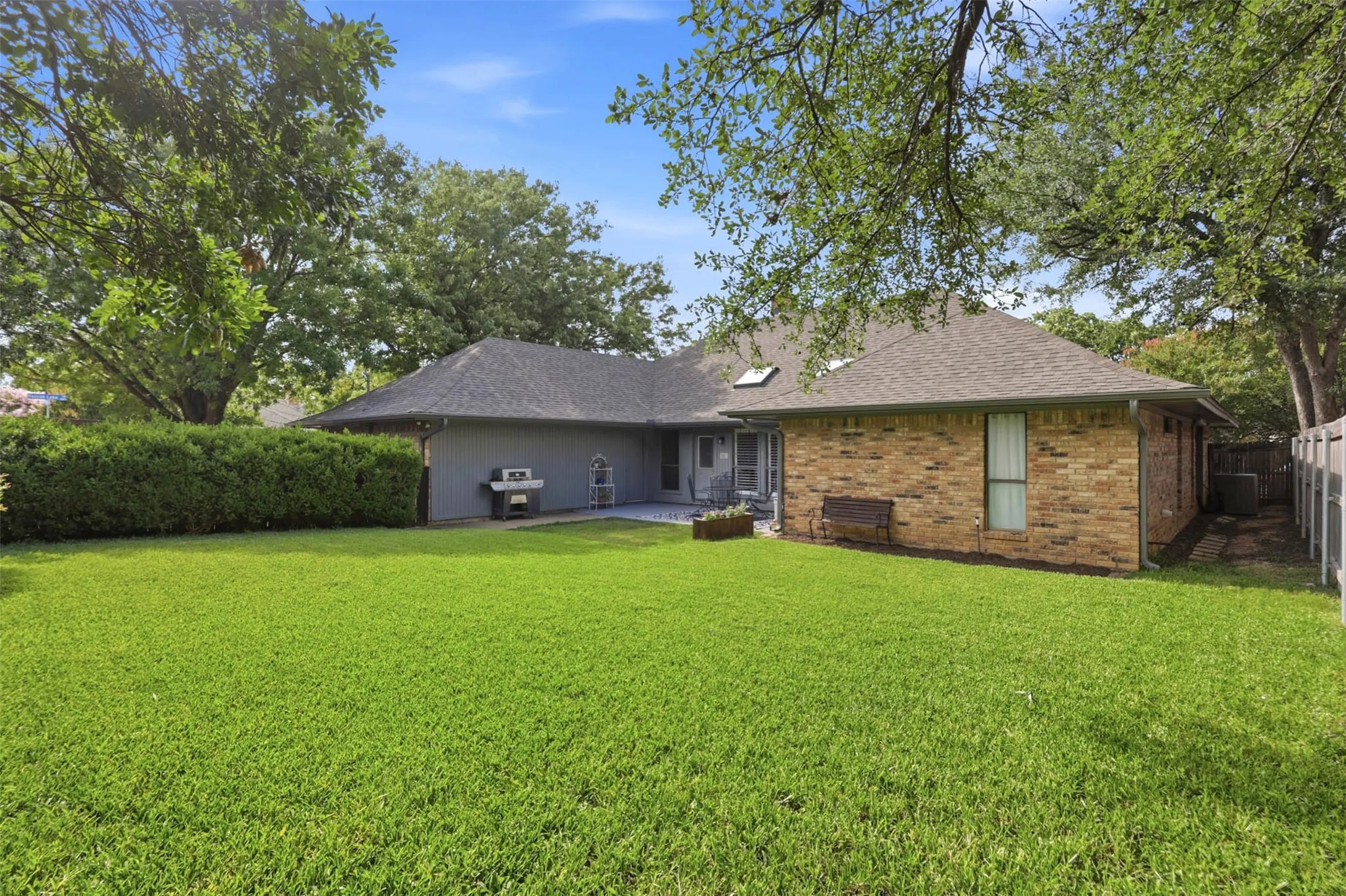 Single Family Residence For Sale in Tarrant County , 7212 Big Bear Lake Drive, Arlington, Texas 76016, 4 Bedroom, 3 Bathroom, 2 Garage spaces, 2,832 Sqft, built in 1983, mls#21305606, Real Estate Agent in Arlington, Homes For Sale in Tarrant county, Homes For Sale in Arlington, Realtor in Arlington Texas, Real Estate Brokerage Independent Realty Texas, Luminita Cordes Realtor