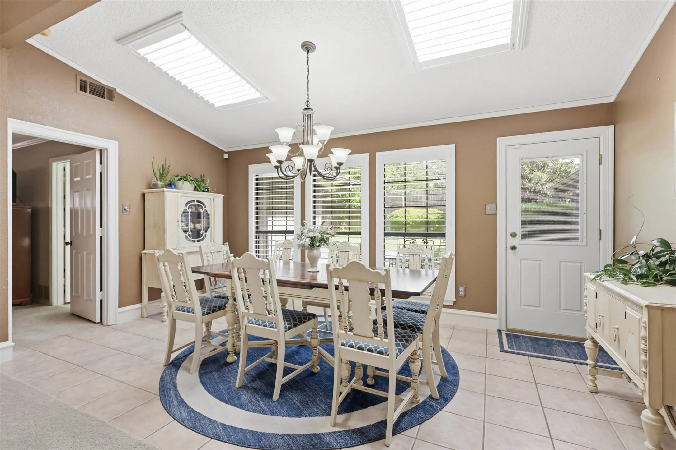 Single Family Residence For Sale in Tarrant County , 7212 Big Bear Lake Drive, Arlington, Texas 76016, 4 Bedroom, 3 Bathroom, 2 Garage spaces, 2,832 Sqft, built in 1983, mls#21305606, Real Estate Agent in Arlington, Homes For Sale in Tarrant county, Homes For Sale in Arlington, Realtor in Arlington Texas, Real Estate Brokerage Independent Realty Texas, Luminita Cordes Realtor