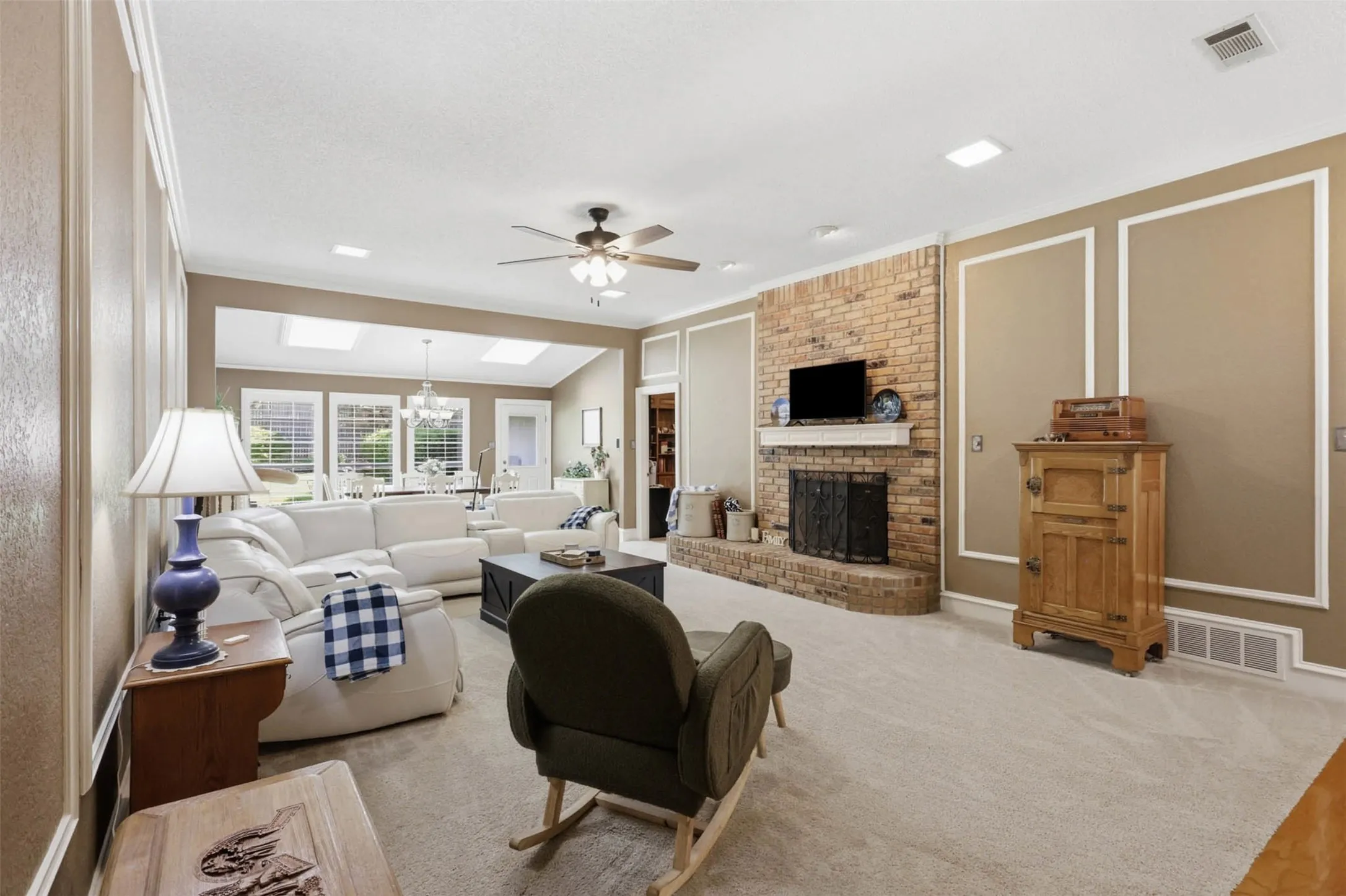 Single Family Residence For Sale in Tarrant County , 7212 Big Bear Lake Drive, Arlington, Texas 76016, 4 Bedroom, 3 Bathroom, 2 Garage spaces, 2,832 Sqft, built in 1983, mls#21305606, Real Estate Agent in Arlington, Homes For Sale in Tarrant county, Homes For Sale in Arlington, Realtor in Arlington Texas, Real Estate Brokerage Independent Realty Texas, Luminita Cordes Realtor