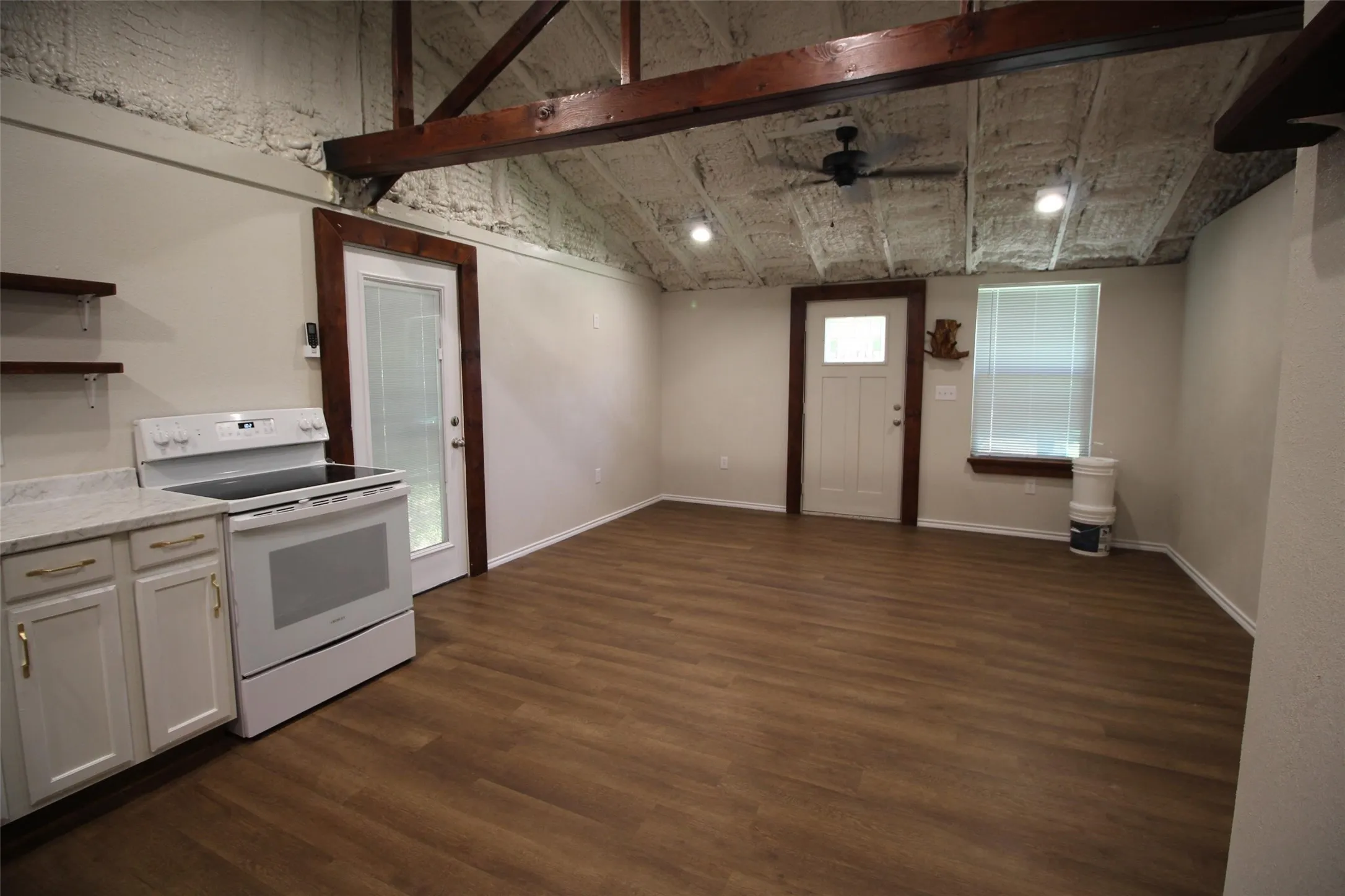 Single Family Residence For Rent in Van Zandt County , 213 N Waldrip, Grand Saline, Texas 75140, 2 Bedroom, 1 Bathroom, Garage spaces, 9,999 Sqft, built in 0, mls#21306644, Real Estate Agent in Grand Saline, Homes For Rent in Van Zandt county, Homes For Rent in Grand Saline, Realtor in Grand Saline Texas, Real Estate Brokerage Independent Realty Texas, Luminita Cordes Realtor