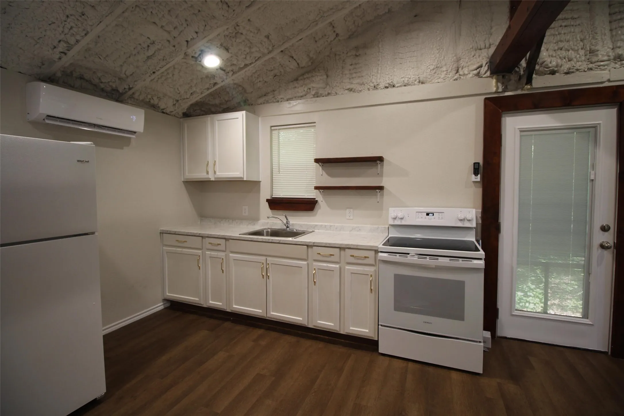 Single Family Residence For Rent in Van Zandt County , 213 N Waldrip, Grand Saline, Texas 75140, 2 Bedroom, 1 Bathroom, Garage spaces, 9,999 Sqft, built in 0, mls#21306644, Real Estate Agent in Grand Saline, Homes For Rent in Van Zandt county, Homes For Rent in Grand Saline, Realtor in Grand Saline Texas, Real Estate Brokerage Independent Realty Texas, Luminita Cordes Realtor