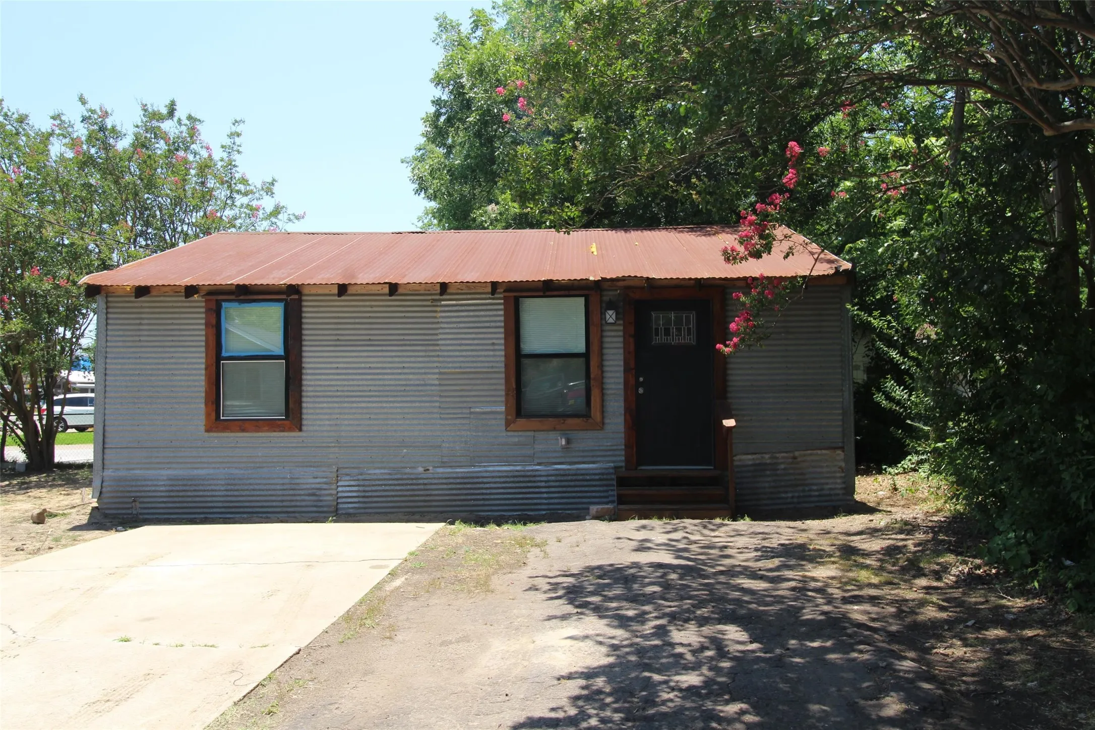 Single Family Residence For Rent in Van Zandt County , 213 N Waldrip, Grand Saline, Texas 75140, 2 Bedroom, 1 Bathroom, Garage spaces, 9,999 Sqft, built in 0, mls#21306644, Real Estate Agent in Grand Saline, Homes For Rent in Van Zandt county, Homes For Rent in Grand Saline, Realtor in Grand Saline Texas, Real Estate Brokerage Independent Realty Texas, Luminita Cordes Realtor