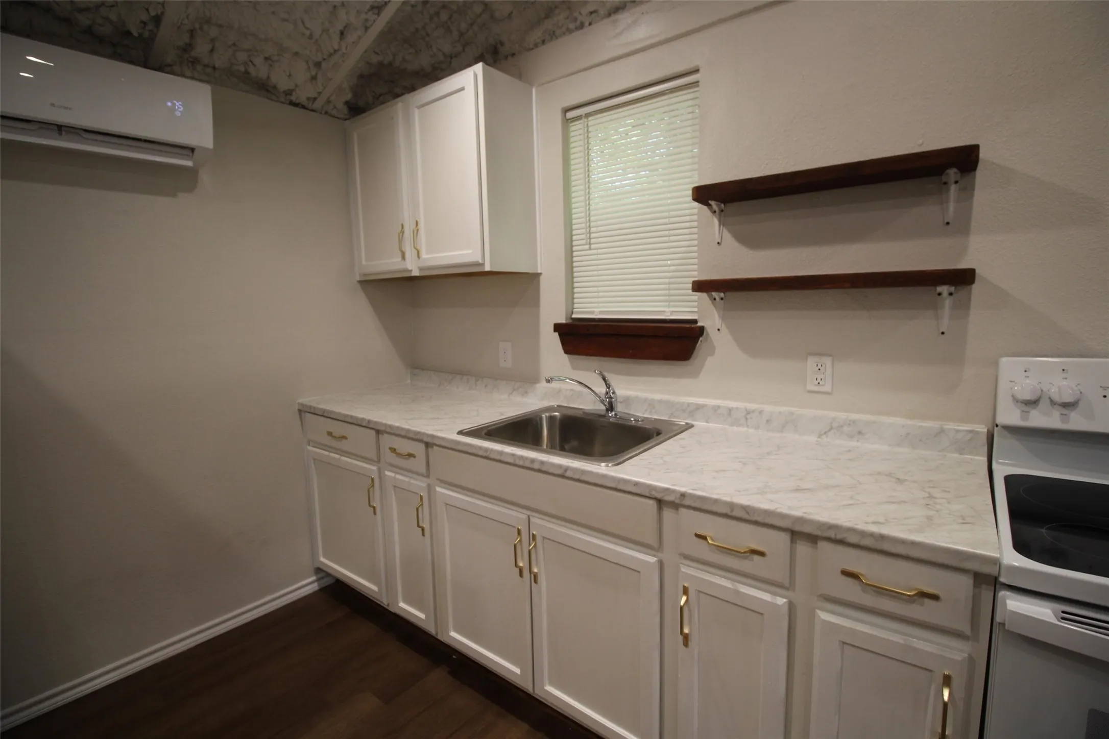 Single Family Residence For Rent in Van Zandt County , 213 N Waldrip, Grand Saline, Texas 75140, 2 Bedroom, 1 Bathroom, Garage spaces, 9,999 Sqft, built in 0, mls#21306644, Real Estate Agent in Grand Saline, Homes For Rent in Van Zandt county, Homes For Rent in Grand Saline, Realtor in Grand Saline Texas, Real Estate Brokerage Independent Realty Texas, Luminita Cordes Realtor