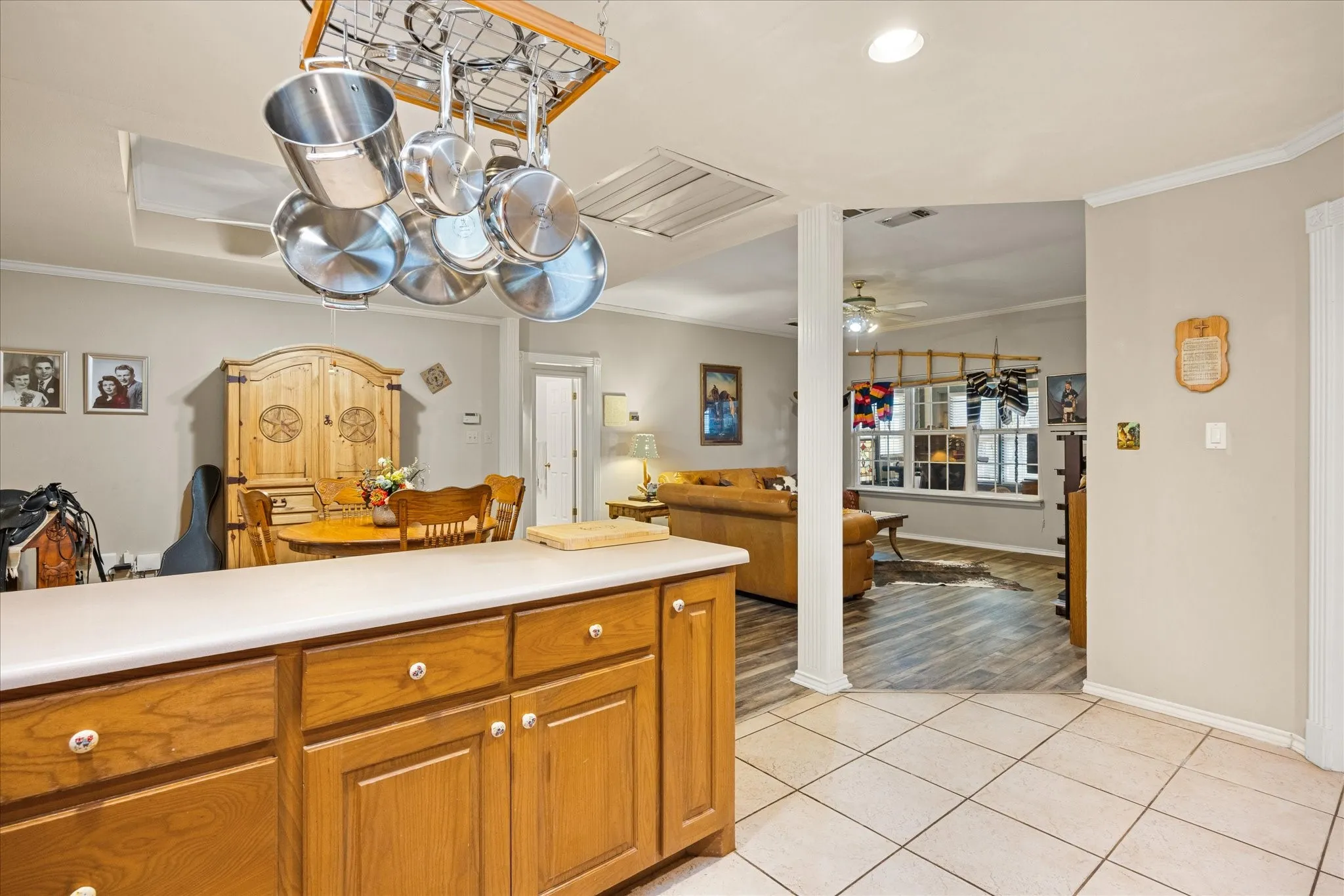 Single Family Residence For Sale in Hood County , 15403 Mule Branch Court, Lipan, Texas 76462, 3 Bedroom, 2 Bathroom, 3 Garage spaces, 1,836 Sqft, built in 1995, mls#21306356, Real Estate Agent in Lipan, Homes For Sale in Hood county, Homes For Sale in Lipan, Realtor in Lipan Texas, Real Estate Brokerage Independent Realty Texas, Luminita Cordes Realtor