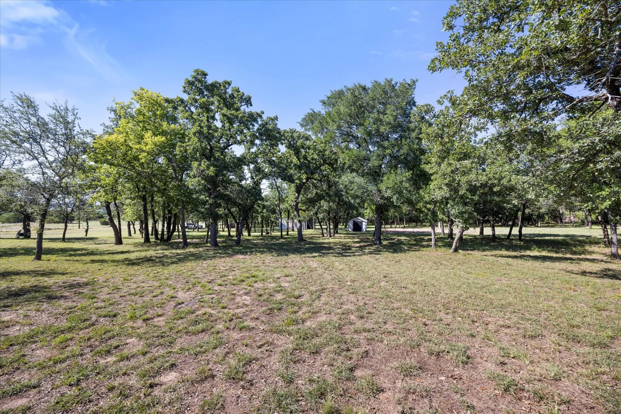 Single Family Residence For Sale in Hood County , 15403 Mule Branch Court, Lipan, Texas 76462, 3 Bedroom, 2 Bathroom, 3 Garage spaces, 1,836 Sqft, built in 1995, mls#21306356, Real Estate Agent in Lipan, Homes For Sale in Hood county, Homes For Sale in Lipan, Realtor in Lipan Texas, Real Estate Brokerage Independent Realty Texas, Luminita Cordes Realtor