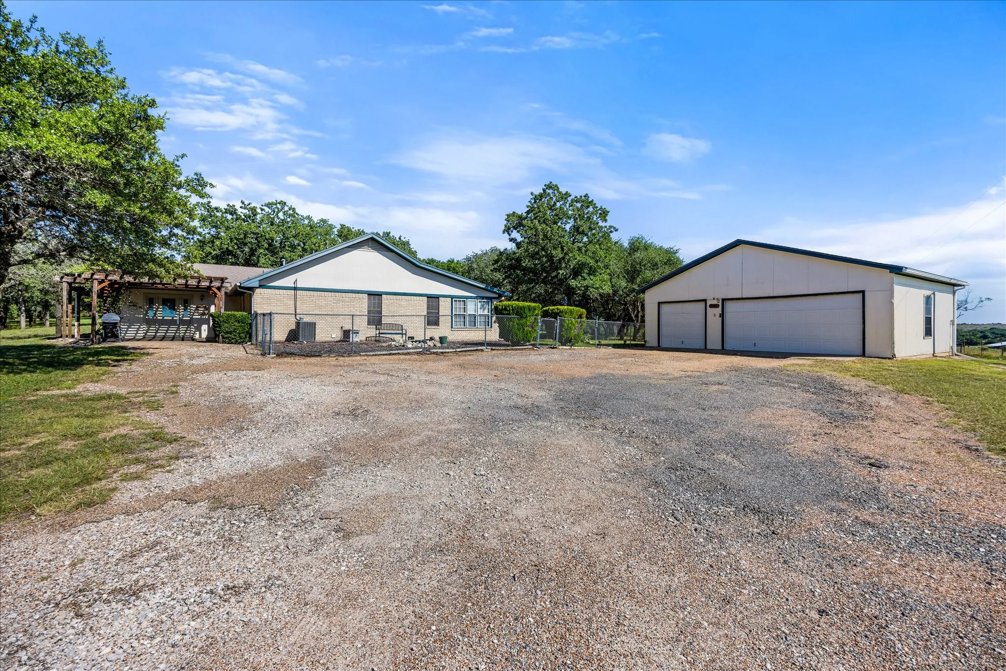 Single Family Residence For Sale in Hood County , 15403 Mule Branch Court, Lipan, Texas 76462, 3 Bedroom, 2 Bathroom, 3 Garage spaces, 1,836 Sqft, built in 1995, mls#21306356, Real Estate Agent in Lipan, Homes For Sale in Hood county, Homes For Sale in Lipan, Realtor in Lipan Texas, Real Estate Brokerage Independent Realty Texas, Luminita Cordes Realtor