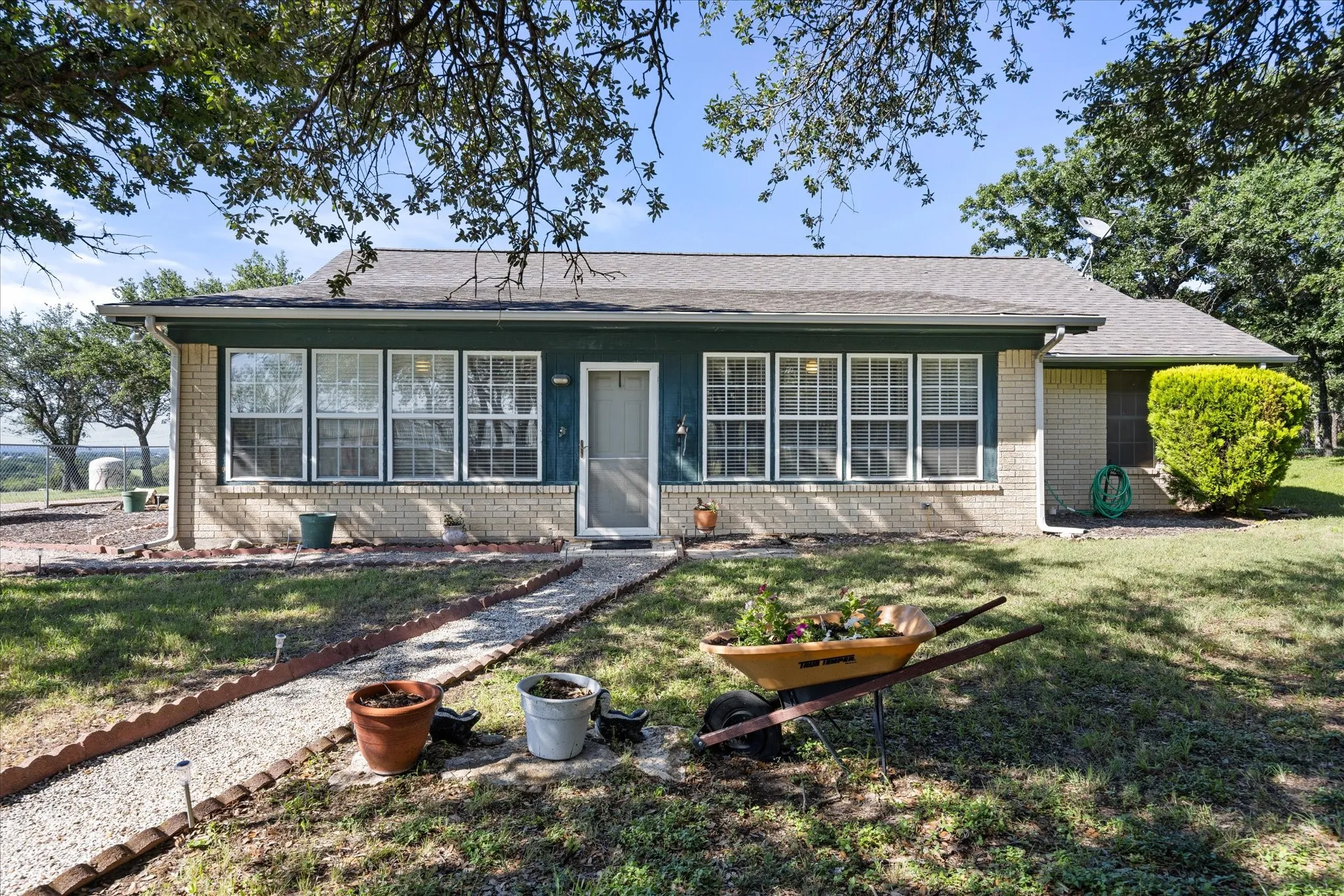 Single Family Residence For Sale in Hood County , 15403 Mule Branch Court, Lipan, Texas 76462, 3 Bedroom, 2 Bathroom, 3 Garage spaces, 1,836 Sqft, built in 1995, mls#21306356, Real Estate Agent in Lipan, Homes For Sale in Hood county, Homes For Sale in Lipan, Realtor in Lipan Texas, Real Estate Brokerage Independent Realty Texas, Luminita Cordes Realtor