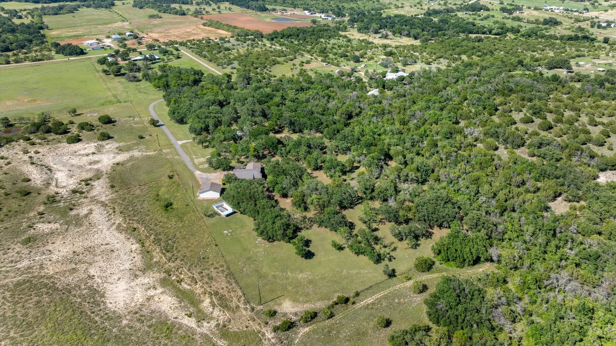 Single Family Residence For Sale in Hood County , 15403 Mule Branch Court, Lipan, Texas 76462, 3 Bedroom, 2 Bathroom, 3 Garage spaces, 1,836 Sqft, built in 1995, mls#21306356, Real Estate Agent in Lipan, Homes For Sale in Hood county, Homes For Sale in Lipan, Realtor in Lipan Texas, Real Estate Brokerage Independent Realty Texas, Luminita Cordes Realtor