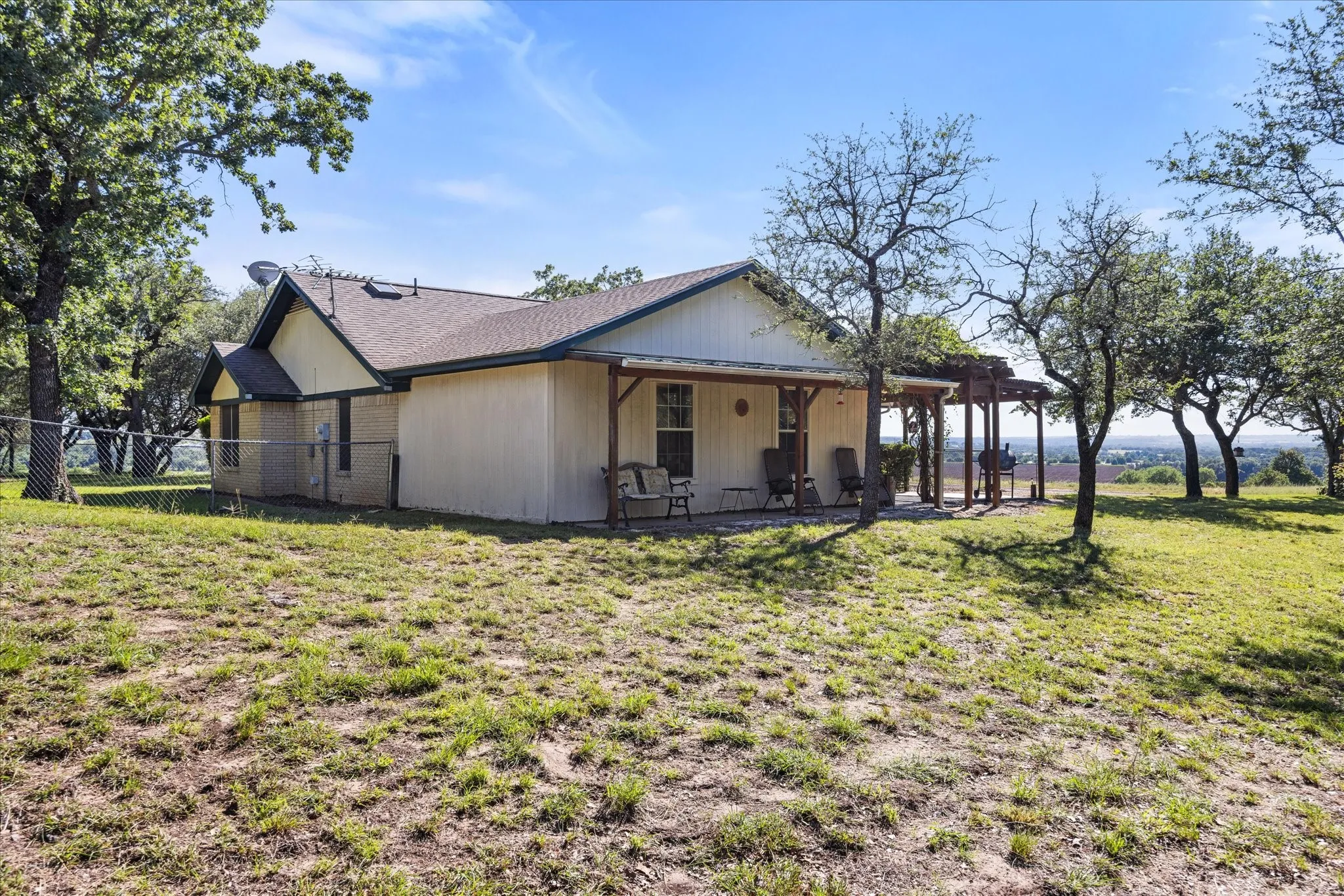 Single Family Residence For Sale in Hood County , 15403 Mule Branch Court, Lipan, Texas 76462, 3 Bedroom, 2 Bathroom, 3 Garage spaces, 1,836 Sqft, built in 1995, mls#21306356, Real Estate Agent in Lipan, Homes For Sale in Hood county, Homes For Sale in Lipan, Realtor in Lipan Texas, Real Estate Brokerage Independent Realty Texas, Luminita Cordes Realtor