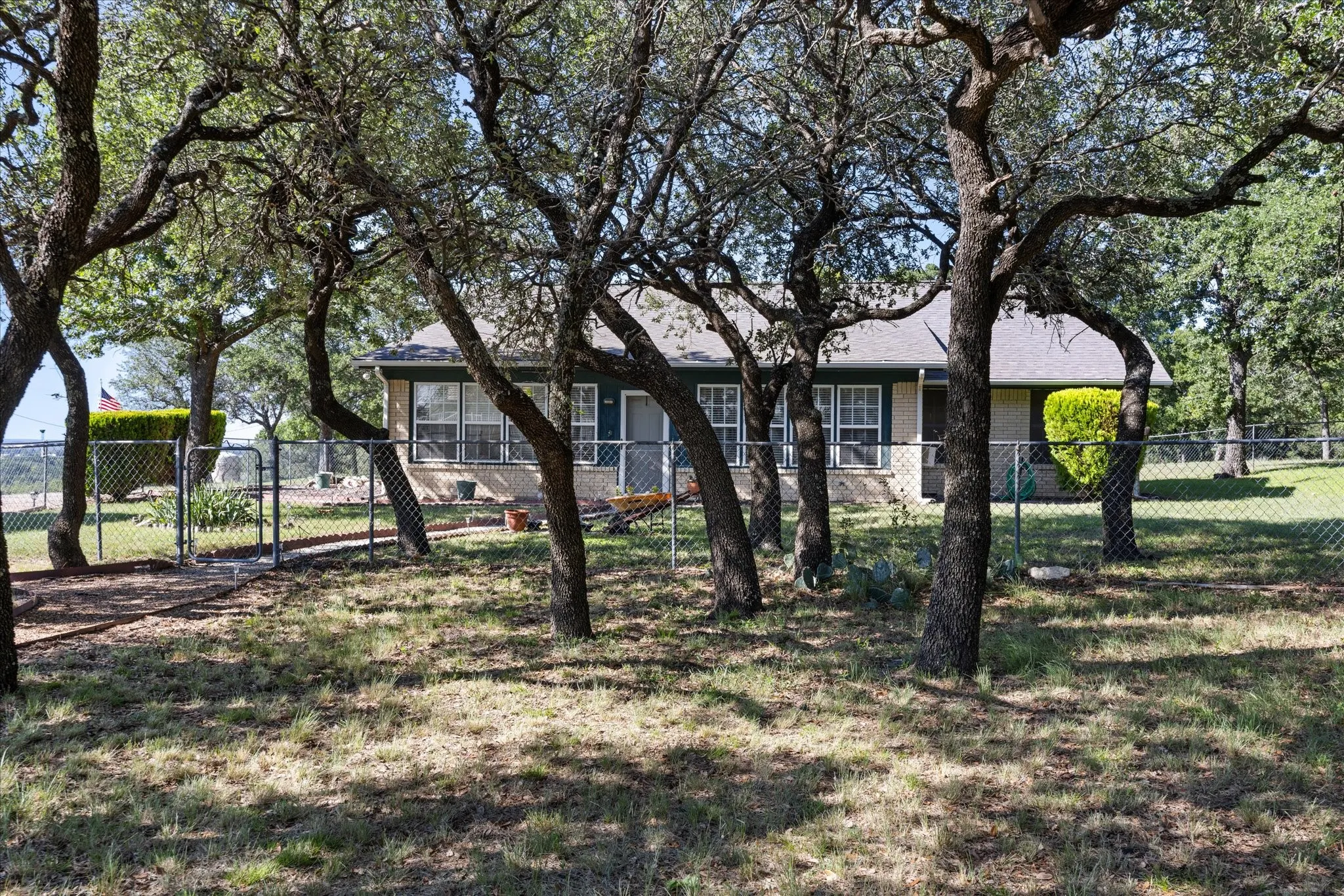 Single Family Residence For Sale in Hood County , 15403 Mule Branch Court, Lipan, Texas 76462, 3 Bedroom, 2 Bathroom, 3 Garage spaces, 1,836 Sqft, built in 1995, mls#21306356, Real Estate Agent in Lipan, Homes For Sale in Hood county, Homes For Sale in Lipan, Realtor in Lipan Texas, Real Estate Brokerage Independent Realty Texas, Luminita Cordes Realtor