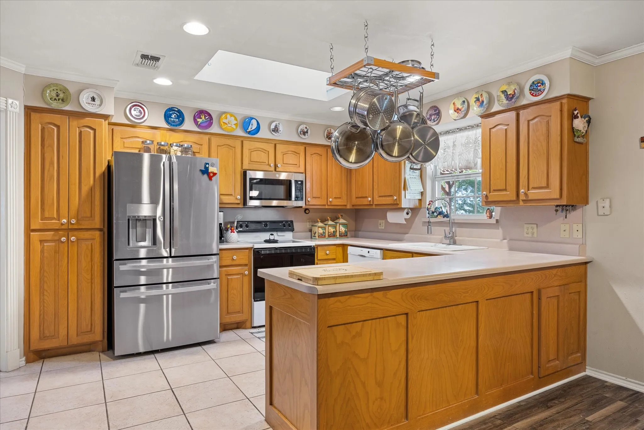 Single Family Residence For Sale in Hood County , 15403 Mule Branch Court, Lipan, Texas 76462, 3 Bedroom, 2 Bathroom, 3 Garage spaces, 1,836 Sqft, built in 1995, mls#21306356, Real Estate Agent in Lipan, Homes For Sale in Hood county, Homes For Sale in Lipan, Realtor in Lipan Texas, Real Estate Brokerage Independent Realty Texas, Luminita Cordes Realtor