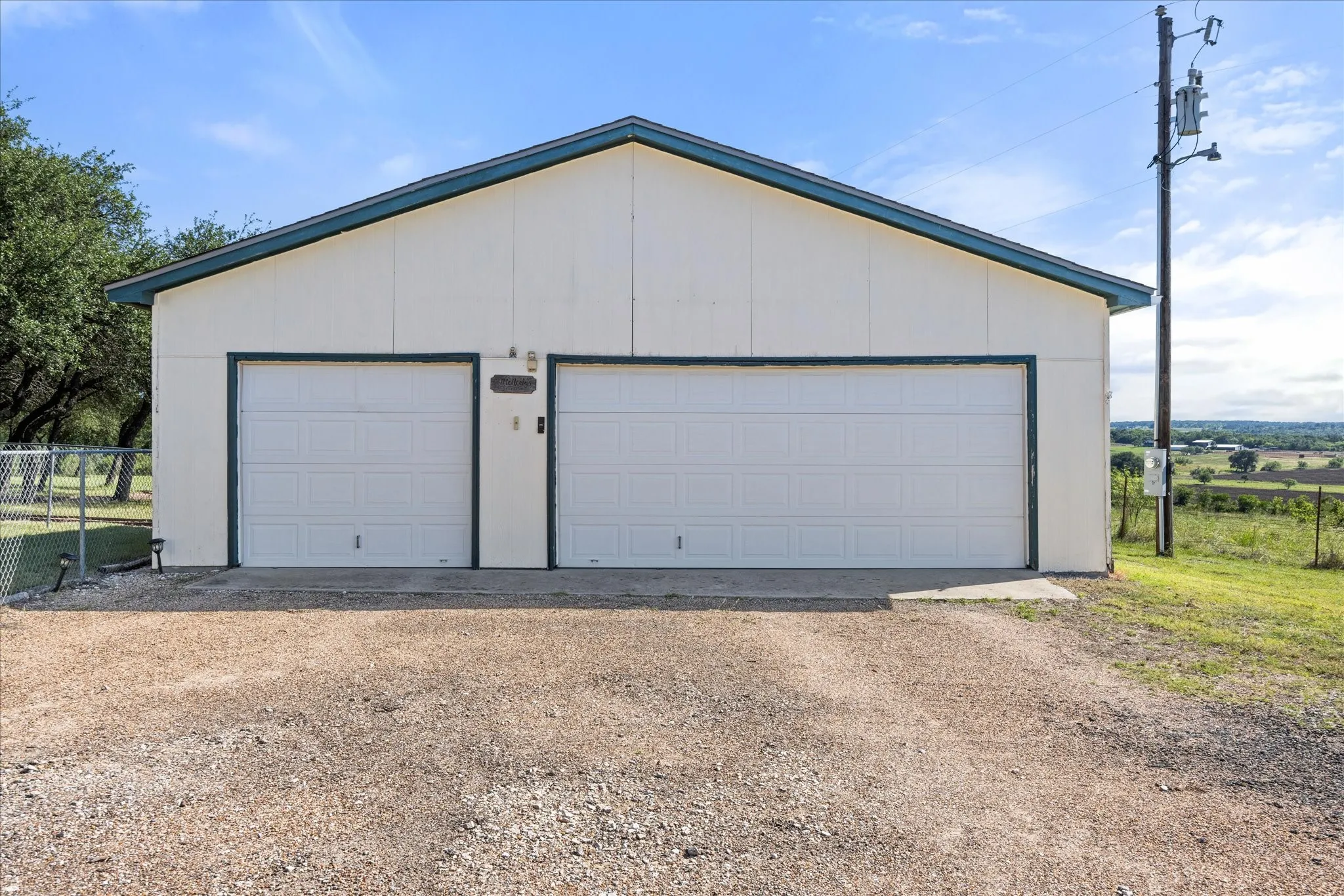Single Family Residence For Sale in Hood County , 15403 Mule Branch Court, Lipan, Texas 76462, 3 Bedroom, 2 Bathroom, 3 Garage spaces, 1,836 Sqft, built in 1995, mls#21306356, Real Estate Agent in Lipan, Homes For Sale in Hood county, Homes For Sale in Lipan, Realtor in Lipan Texas, Real Estate Brokerage Independent Realty Texas, Luminita Cordes Realtor