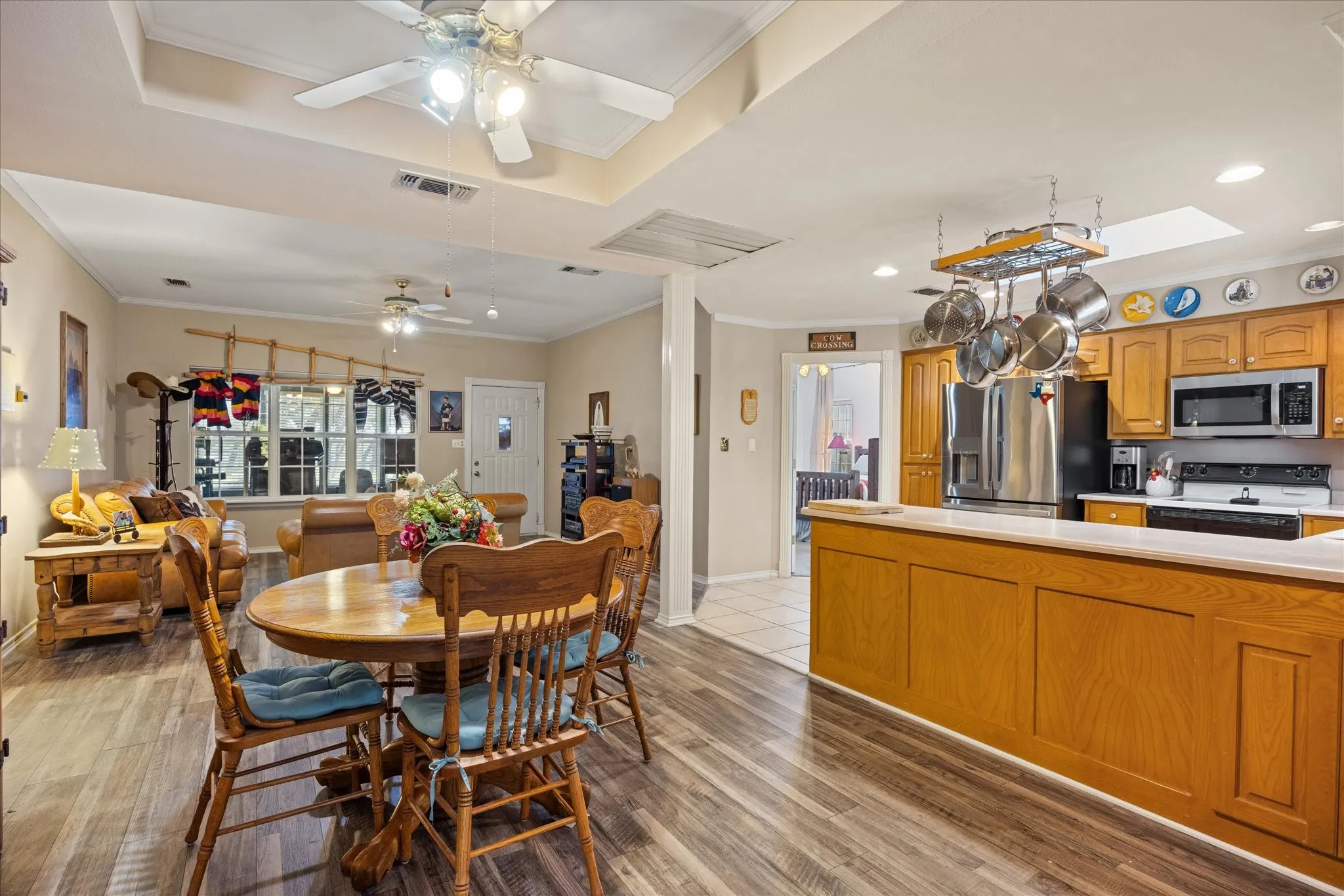 Single Family Residence For Sale in Hood County , 15403 Mule Branch Court, Lipan, Texas 76462, 3 Bedroom, 2 Bathroom, 3 Garage spaces, 1,836 Sqft, built in 1995, mls#21306356, Real Estate Agent in Lipan, Homes For Sale in Hood county, Homes For Sale in Lipan, Realtor in Lipan Texas, Real Estate Brokerage Independent Realty Texas, Luminita Cordes Realtor