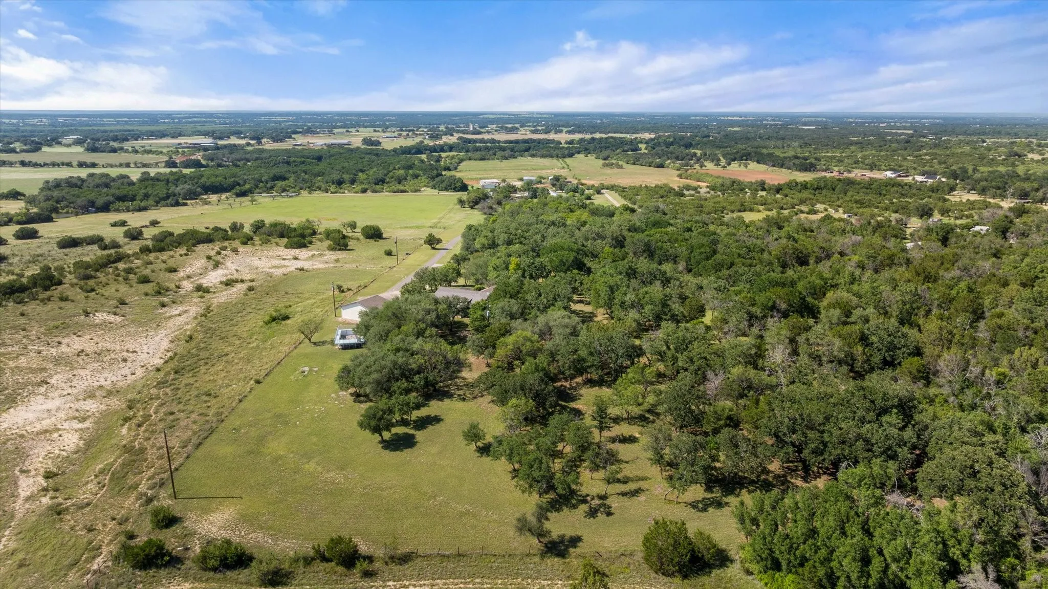 Single Family Residence For Sale in Hood County , 15403 Mule Branch Court, Lipan, Texas 76462, 3 Bedroom, 2 Bathroom, 3 Garage spaces, 1,836 Sqft, built in 1995, mls#21306356, Real Estate Agent in Lipan, Homes For Sale in Hood county, Homes For Sale in Lipan, Realtor in Lipan Texas, Real Estate Brokerage Independent Realty Texas, Luminita Cordes Realtor