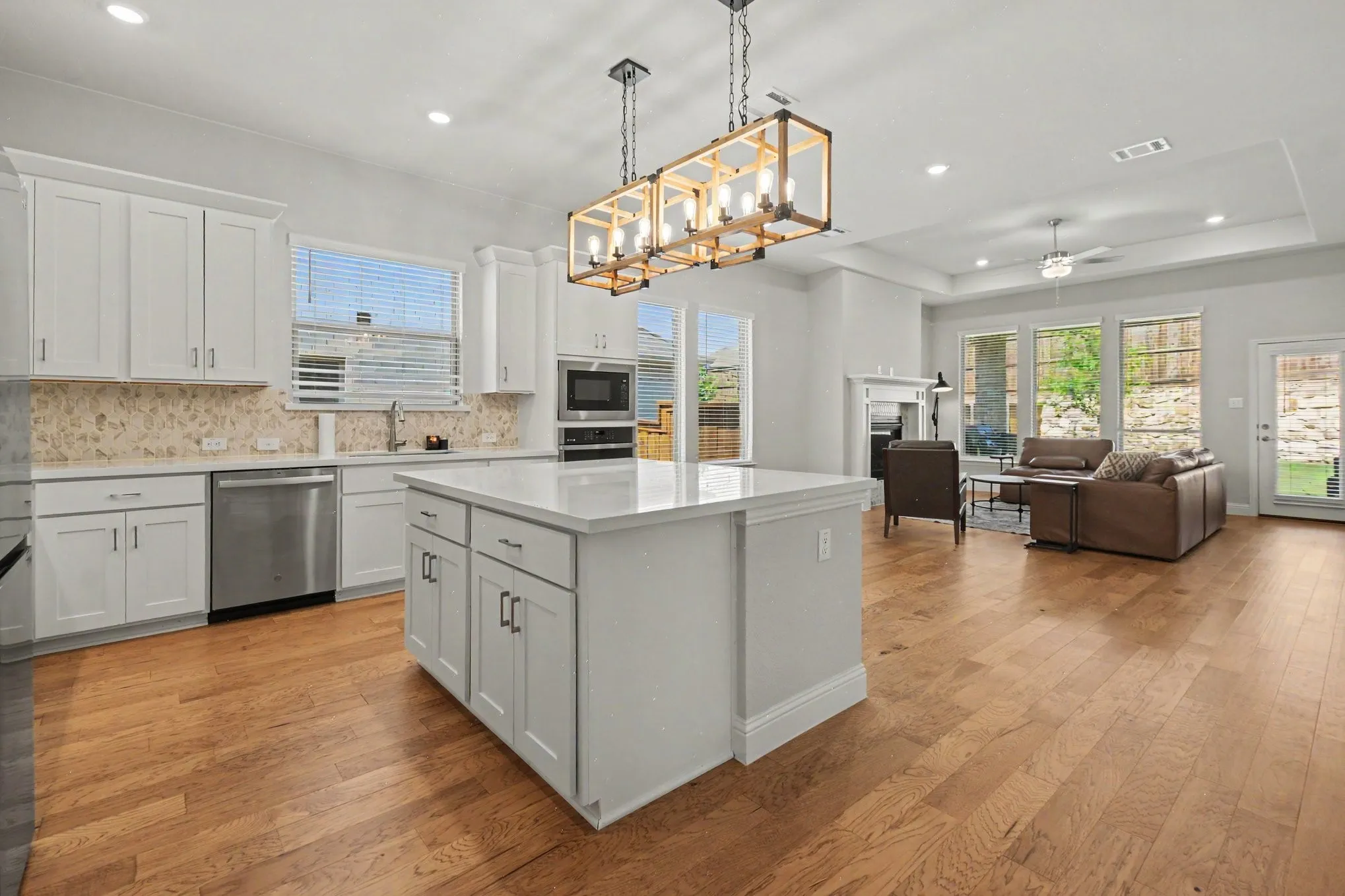 Single Family Residence For Sale in Denton County , 113 Lakeview Drive, Oak Point, Texas 75068, 4 Bedroom, 3 Bathroom, 2 Garage spaces, 2,278 Sqft, built in 2023, mls#21302290, Real Estate Agent in Oak Point, Homes For Sale in Denton county, Homes For Sale in Oak Point, Realtor in Oak Point Texas, Real Estate Brokerage Independent Realty Texas, Luminita Cordes Realtor