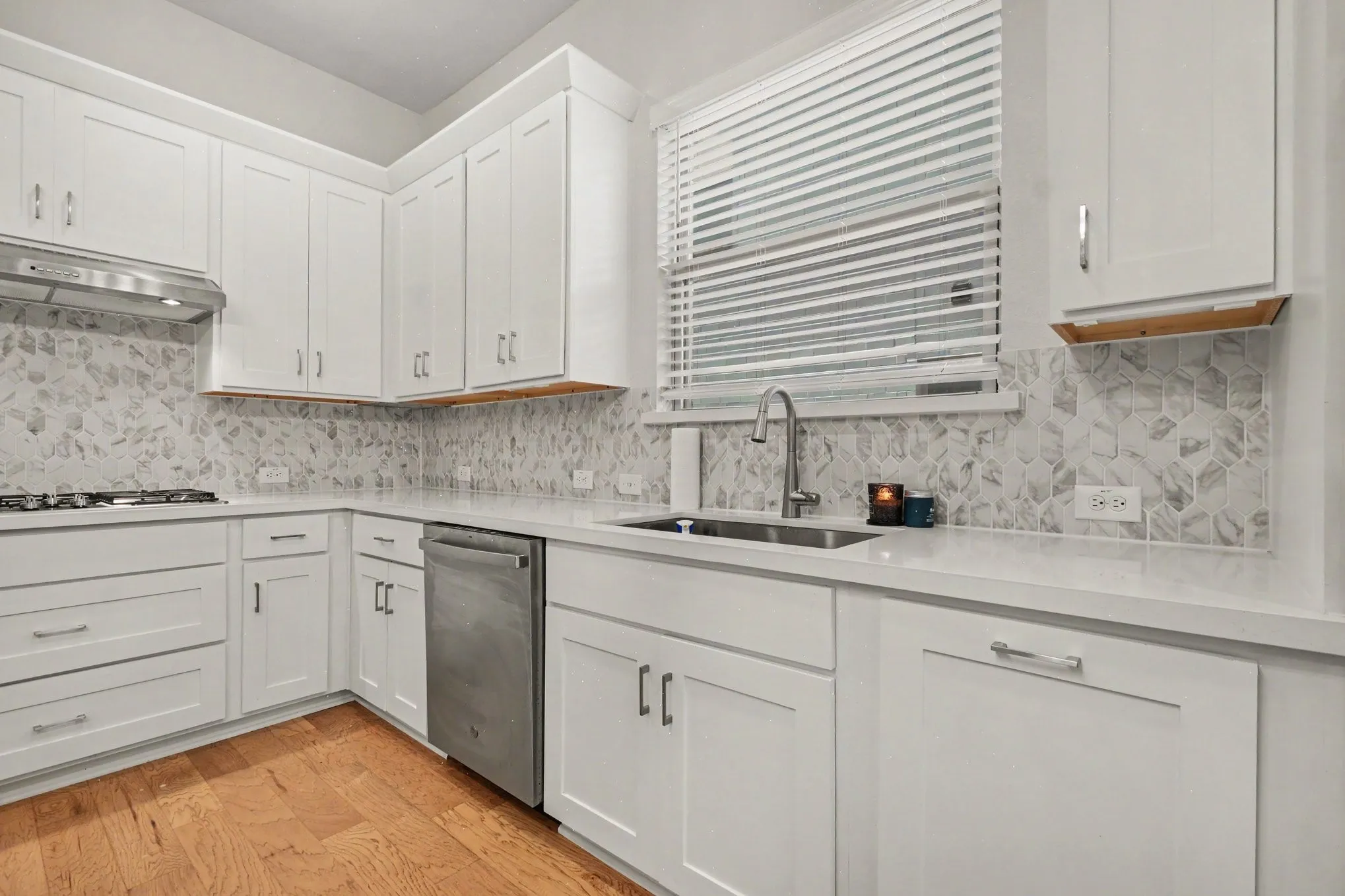 Single Family Residence For Sale in Denton County , 113 Lakeview Drive, Oak Point, Texas 75068, 4 Bedroom, 3 Bathroom, 2 Garage spaces, 2,278 Sqft, built in 2023, mls#21302290, Real Estate Agent in Oak Point, Homes For Sale in Denton county, Homes For Sale in Oak Point, Realtor in Oak Point Texas, Real Estate Brokerage Independent Realty Texas, Luminita Cordes Realtor