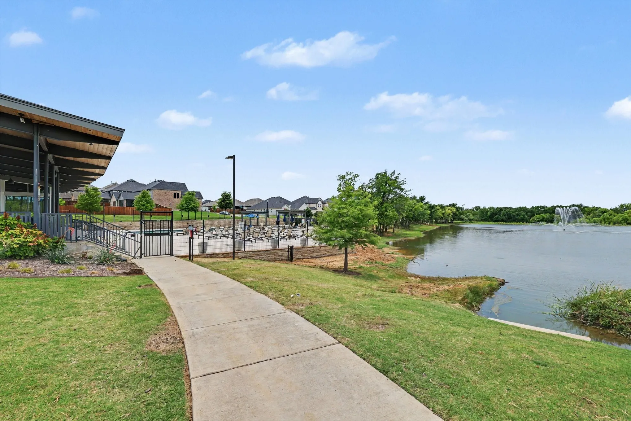 Single Family Residence For Sale in Denton County , 113 Lakeview Drive, Oak Point, Texas 75068, 4 Bedroom, 3 Bathroom, 2 Garage spaces, 2,278 Sqft, built in 2023, mls#21302290, Real Estate Agent in Oak Point, Homes For Sale in Denton county, Homes For Sale in Oak Point, Realtor in Oak Point Texas, Real Estate Brokerage Independent Realty Texas, Luminita Cordes Realtor