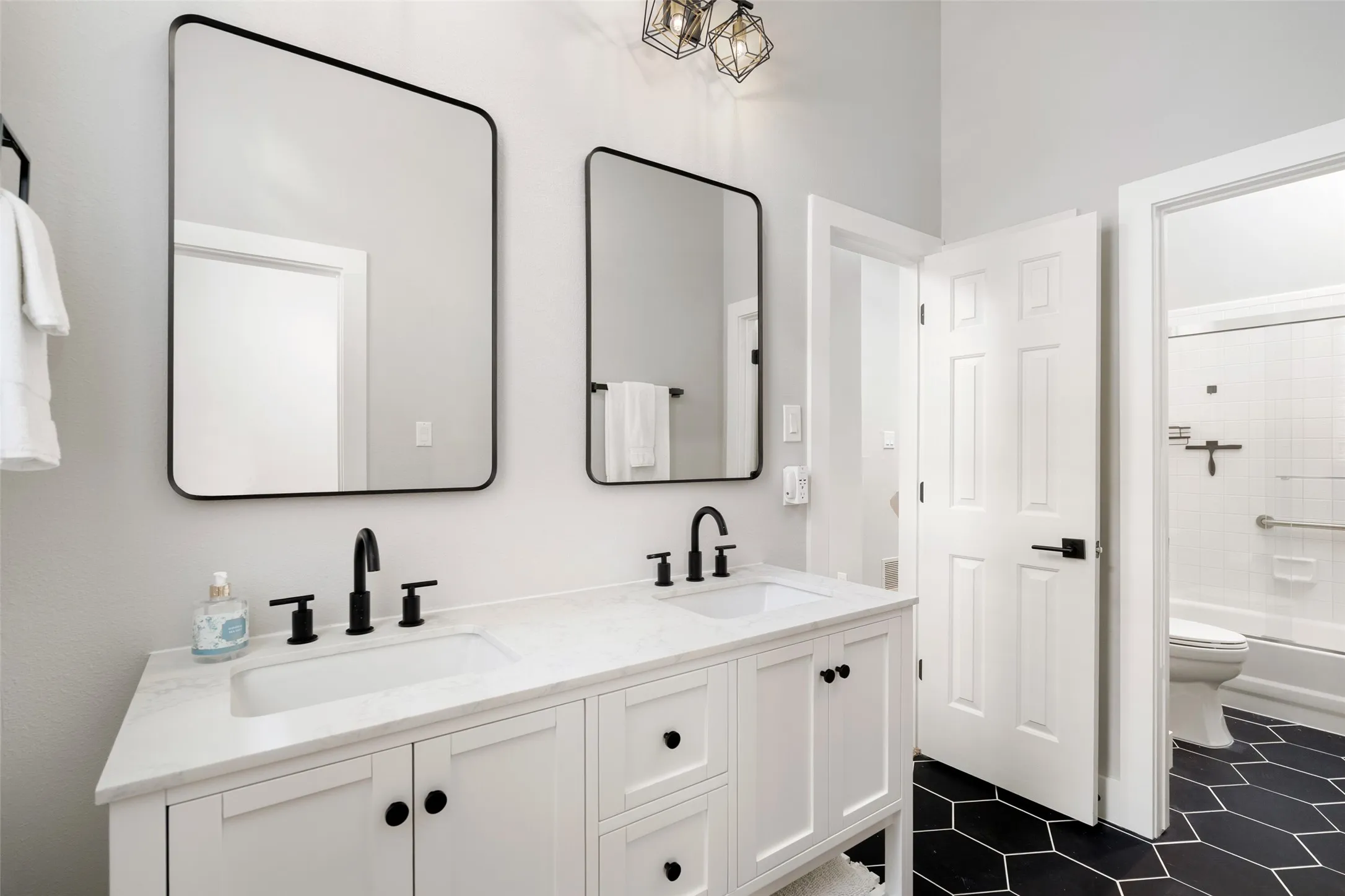 Single Family Residence For Sale in Collin County , 905 Rolling Meadows Court, Allen, Texas 75013, 4 Bedroom, 3 Bathroom, Garage spaces, 2,584 Sqft, built in 1994, mls#21303356, Real Estate Agent in Allen, Homes For Sale in Collin county, Homes For Sale in Allen, Realtor in Allen Texas, Real Estate Brokerage Independent Realty Texas, Luminita Cordes Realtor