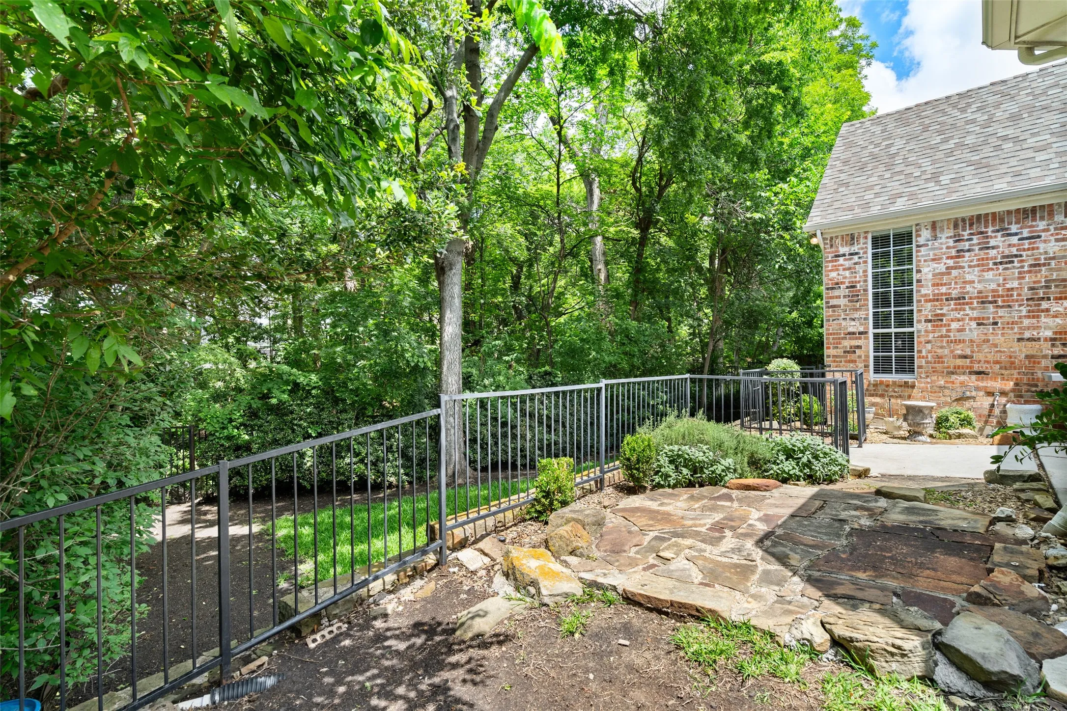 Single Family Residence For Sale in Collin County , 905 Rolling Meadows Court, Allen, Texas 75013, 4 Bedroom, 3 Bathroom, Garage spaces, 2,584 Sqft, built in 1994, mls#21303356, Real Estate Agent in Allen, Homes For Sale in Collin county, Homes For Sale in Allen, Realtor in Allen Texas, Real Estate Brokerage Independent Realty Texas, Luminita Cordes Realtor