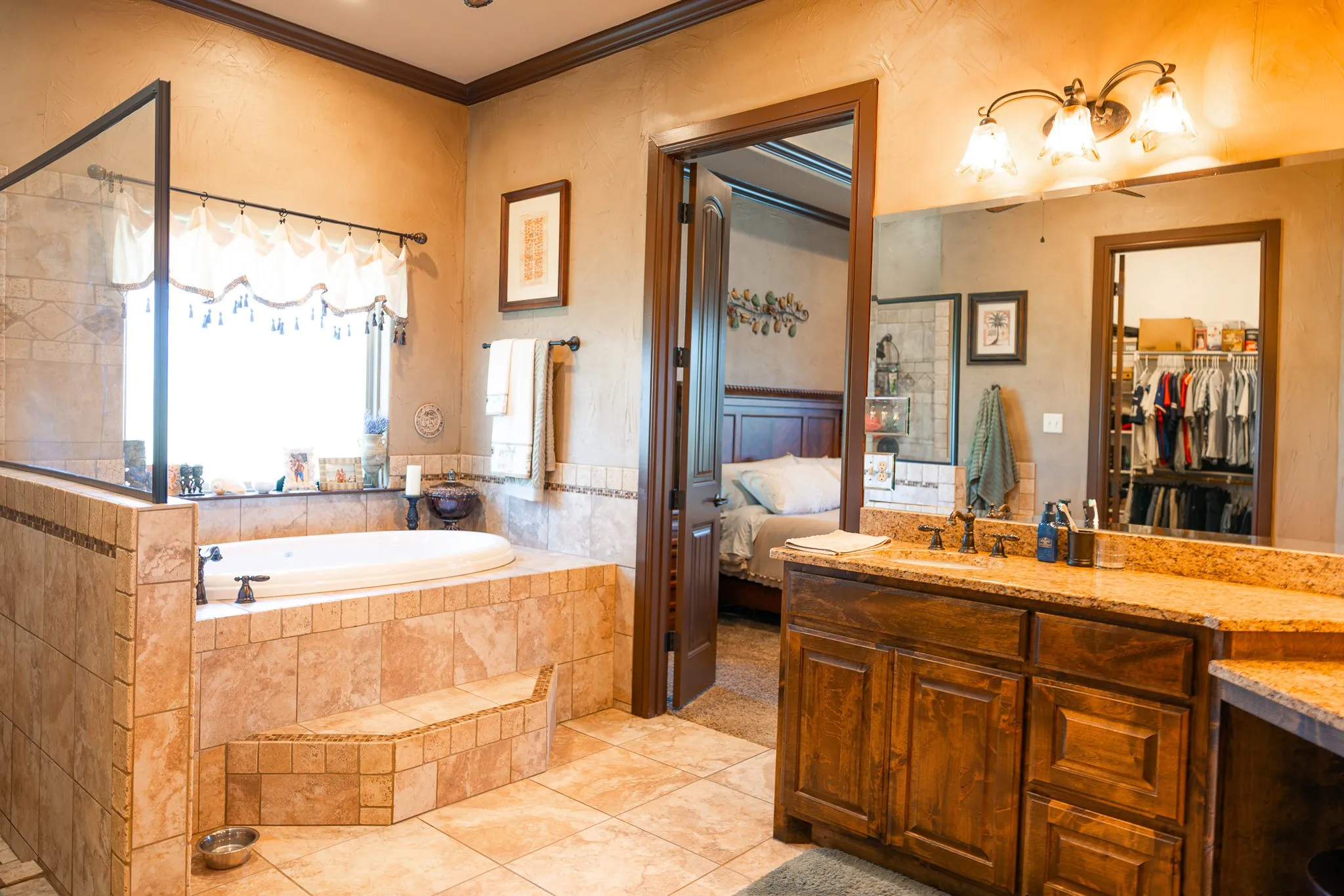 Single Family Residence For Sale in Parker County , 903 S Savage Creek Lane, Weatherford, Texas 76087, 4 Bedrooms, 5 Bathrooms, 4 Garage spaces, 4,890 Sqft, built in 2013, Price $1,095,000, mls#21298981, Real Estate Agent in Weatherford, Homes For Sale in Parker county, Homes For Sale in Weatherford, Realtor in Weatherford Texas, Real Estate Brokerage Independent Realty Texas, Luminita Cordes Realtor