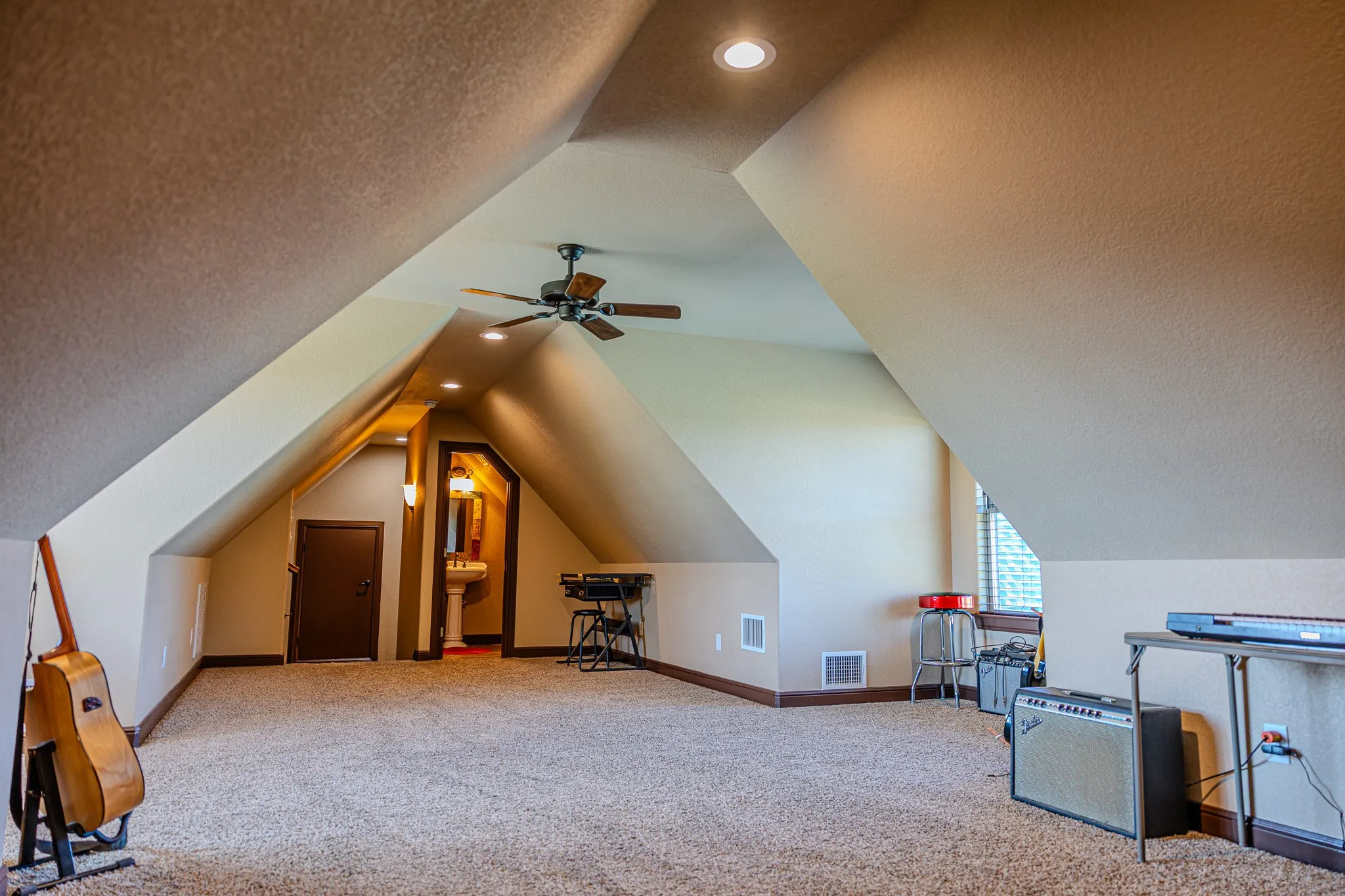 Single Family Residence For Sale in Parker County , 903 S Savage Creek Lane, Weatherford, Texas 76087, 4 Bedrooms, 5 Bathrooms, 4 Garage spaces, 4,890 Sqft, built in 2013, Price $1,095,000, mls#21298981, Real Estate Agent in Weatherford, Homes For Sale in Parker county, Homes For Sale in Weatherford, Realtor in Weatherford Texas, Real Estate Brokerage Independent Realty Texas, Luminita Cordes Realtor