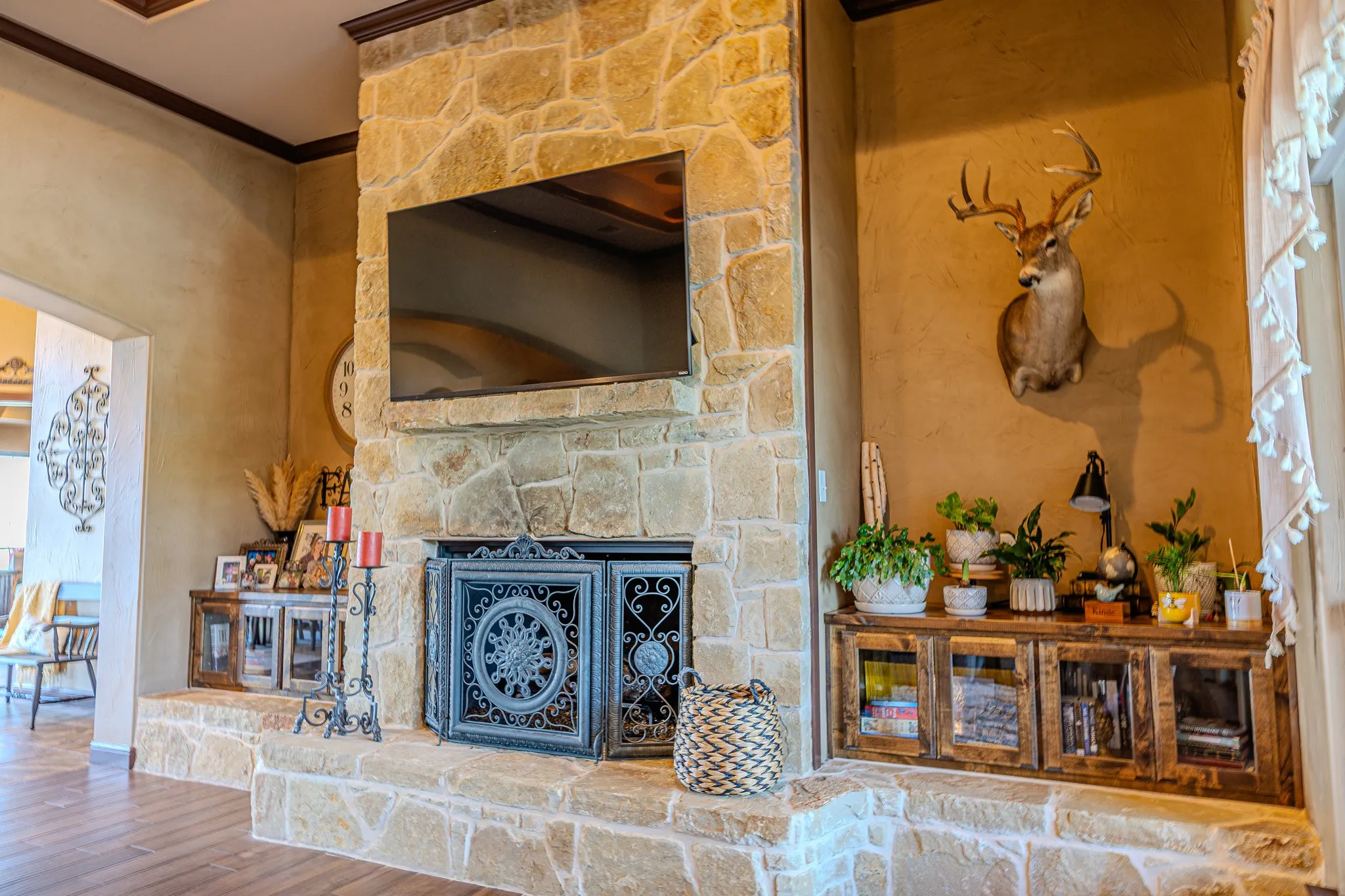 Single Family Residence For Sale in Parker County , 903 S Savage Creek Lane, Weatherford, Texas 76087, 4 Bedrooms, 5 Bathrooms, 4 Garage spaces, 4,890 Sqft, built in 2013, Price $1,095,000, mls#21298981, Real Estate Agent in Weatherford, Homes For Sale in Parker county, Homes For Sale in Weatherford, Realtor in Weatherford Texas, Real Estate Brokerage Independent Realty Texas, Luminita Cordes Realtor