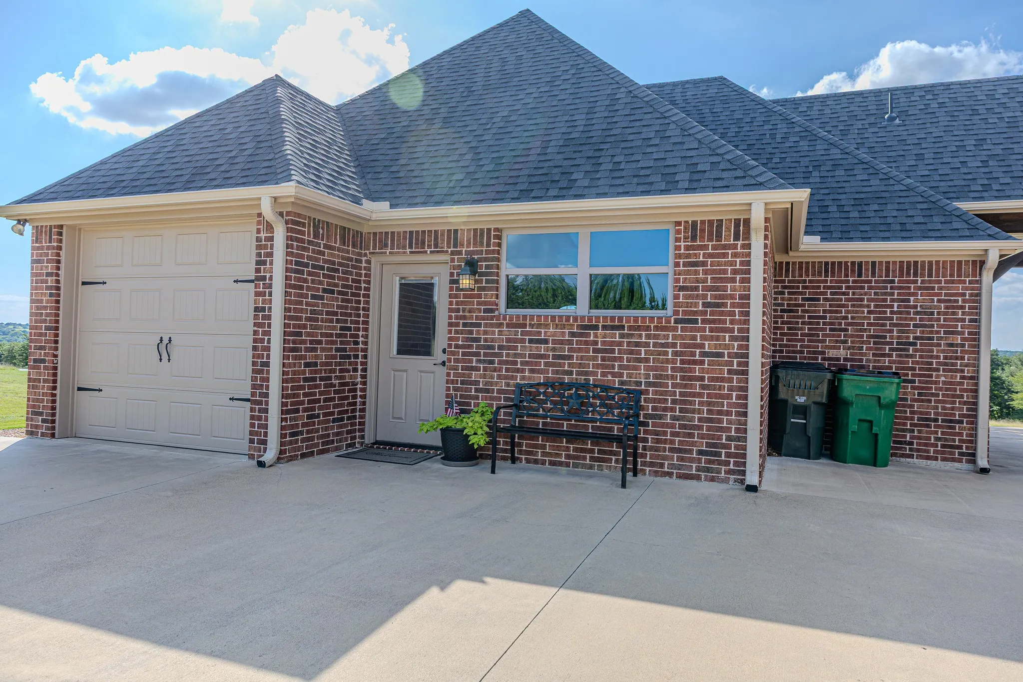 Single Family Residence For Sale in Parker County , 903 S Savage Creek Lane, Weatherford, Texas 76087, 4 Bedrooms, 5 Bathrooms, 4 Garage spaces, 4,890 Sqft, built in 2013, Price $1,095,000, mls#21298981, Real Estate Agent in Weatherford, Homes For Sale in Parker county, Homes For Sale in Weatherford, Realtor in Weatherford Texas, Real Estate Brokerage Independent Realty Texas, Luminita Cordes Realtor