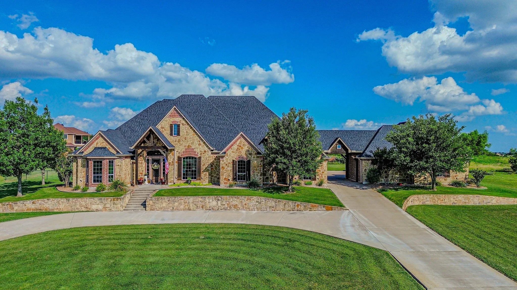 Single Family Residence For Sale in Parker County , 903 S Savage Creek Lane, Weatherford, Texas 76087, 4 Bedrooms, 5 Bathrooms, 4 Garage spaces, 4,890 Sqft, built in 2013, Price $1,095,000, mls#21298981, Real Estate Agent in Weatherford, Homes For Sale in Parker county, Homes For Sale in Weatherford, Realtor in Weatherford Texas, Real Estate Brokerage Independent Realty Texas, Luminita Cordes Realtor
