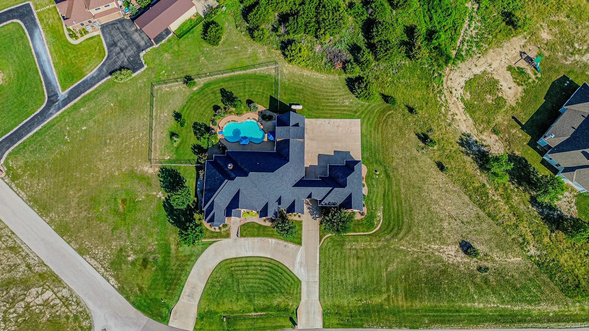 Single Family Residence For Sale in Parker County , 903 S Savage Creek Lane, Weatherford, Texas 76087, 4 Bedrooms, 5 Bathrooms, 4 Garage spaces, 4,890 Sqft, built in 2013, Price $1,095,000, mls#21298981, Real Estate Agent in Weatherford, Homes For Sale in Parker county, Homes For Sale in Weatherford, Realtor in Weatherford Texas, Real Estate Brokerage Independent Realty Texas, Luminita Cordes Realtor