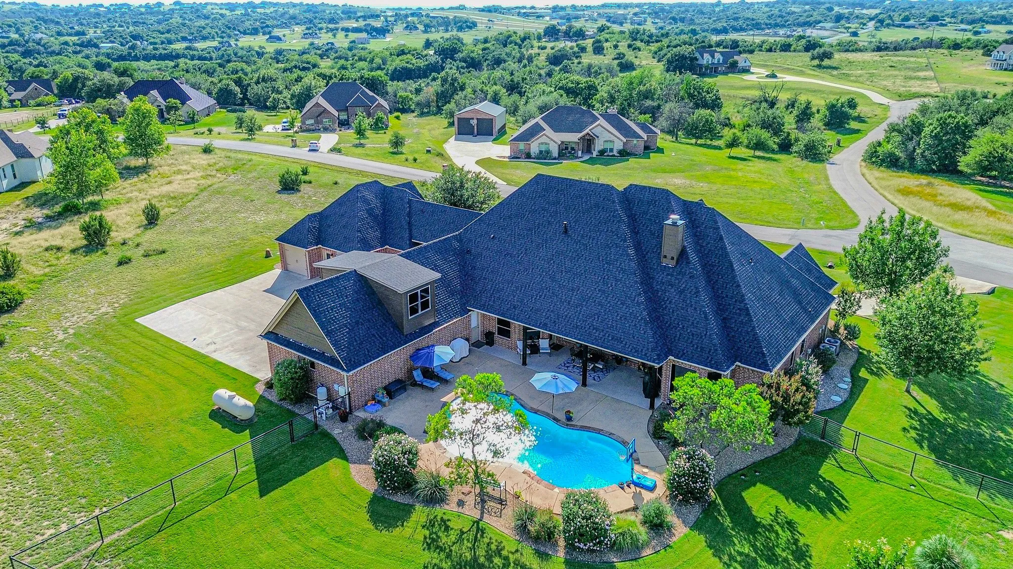 Single Family Residence For Sale in Parker County , 903 S Savage Creek Lane, Weatherford, Texas 76087, 4 Bedrooms, 5 Bathrooms, 4 Garage spaces, 4,890 Sqft, built in 2013, Price $1,095,000, mls#21298981, Real Estate Agent in Weatherford, Homes For Sale in Parker county, Homes For Sale in Weatherford, Realtor in Weatherford Texas, Real Estate Brokerage Independent Realty Texas, Luminita Cordes Realtor