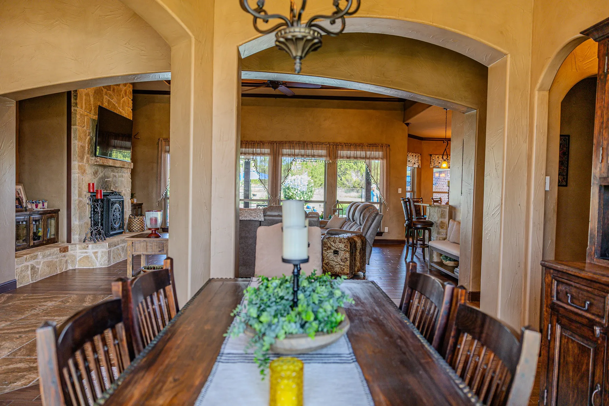 Single Family Residence For Sale in Parker County , 903 S Savage Creek Lane, Weatherford, Texas 76087, 4 Bedrooms, 5 Bathrooms, 4 Garage spaces, 4,890 Sqft, built in 2013, Price $1,095,000, mls#21298981, Real Estate Agent in Weatherford, Homes For Sale in Parker county, Homes For Sale in Weatherford, Realtor in Weatherford Texas, Real Estate Brokerage Independent Realty Texas, Luminita Cordes Realtor