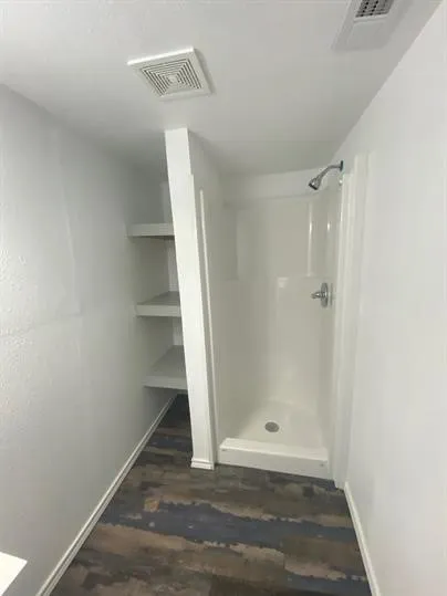 Single Family Residence For Rent in Henderson County , 410 Pleasure Land Road, Gun Barrel City, Texas 75156, 3 Bedroom, 3 Bathroom, Garage spaces, 2,144 Sqft, built in 1976, mls#21306679, Real Estate Agent in Gun Barrel City, Homes For Rent in Henderson county, Homes For Rent in Gun Barrel City, Realtor in Gun Barrel City Texas, Real Estate Brokerage Independent Realty Texas, Luminita Cordes Realtor