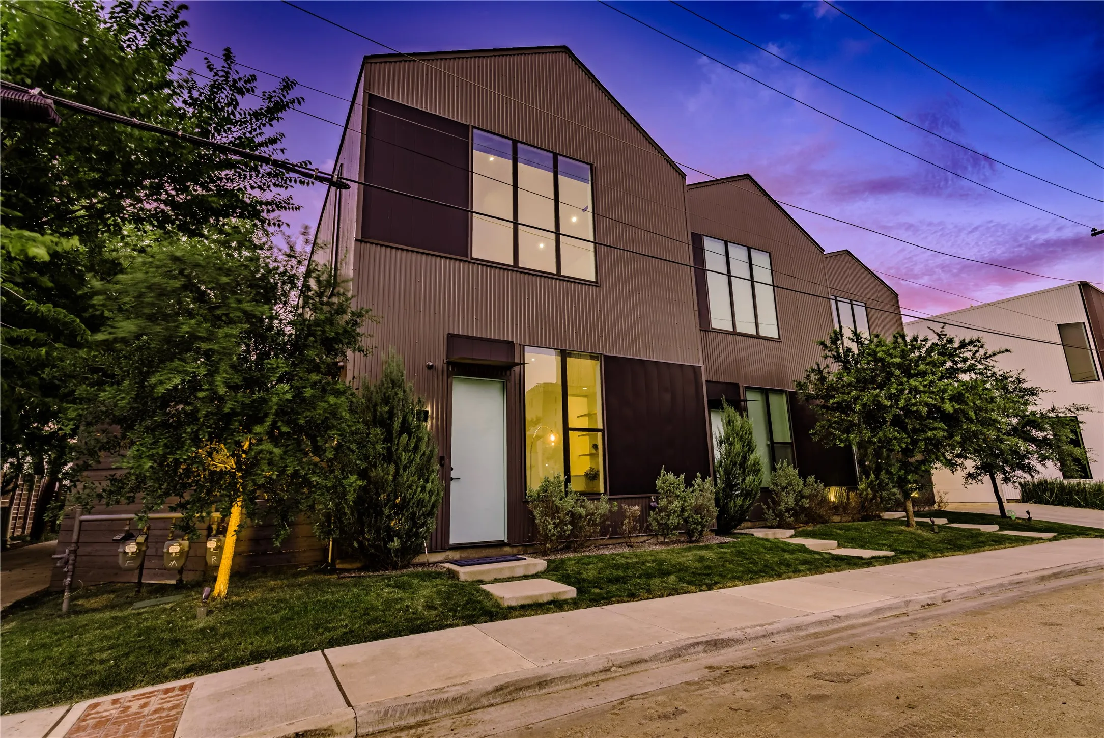 Townhouse For Sale in Dallas County , 1504 Burlew Street 101, Dallas, Texas 75204, 2 Bedrooms, 3 Bathrooms, 2 Garage spaces, 1,505 Sqft, built in 2017, Price $500,000, mls#21306694, Real Estate Agent in Dallas, Homes For Sale in Dallas county, Homes For Sale in Dallas, Realtor in Dallas Texas, Real Estate Brokerage Independent Realty Texas, Luminita Cordes Realtor