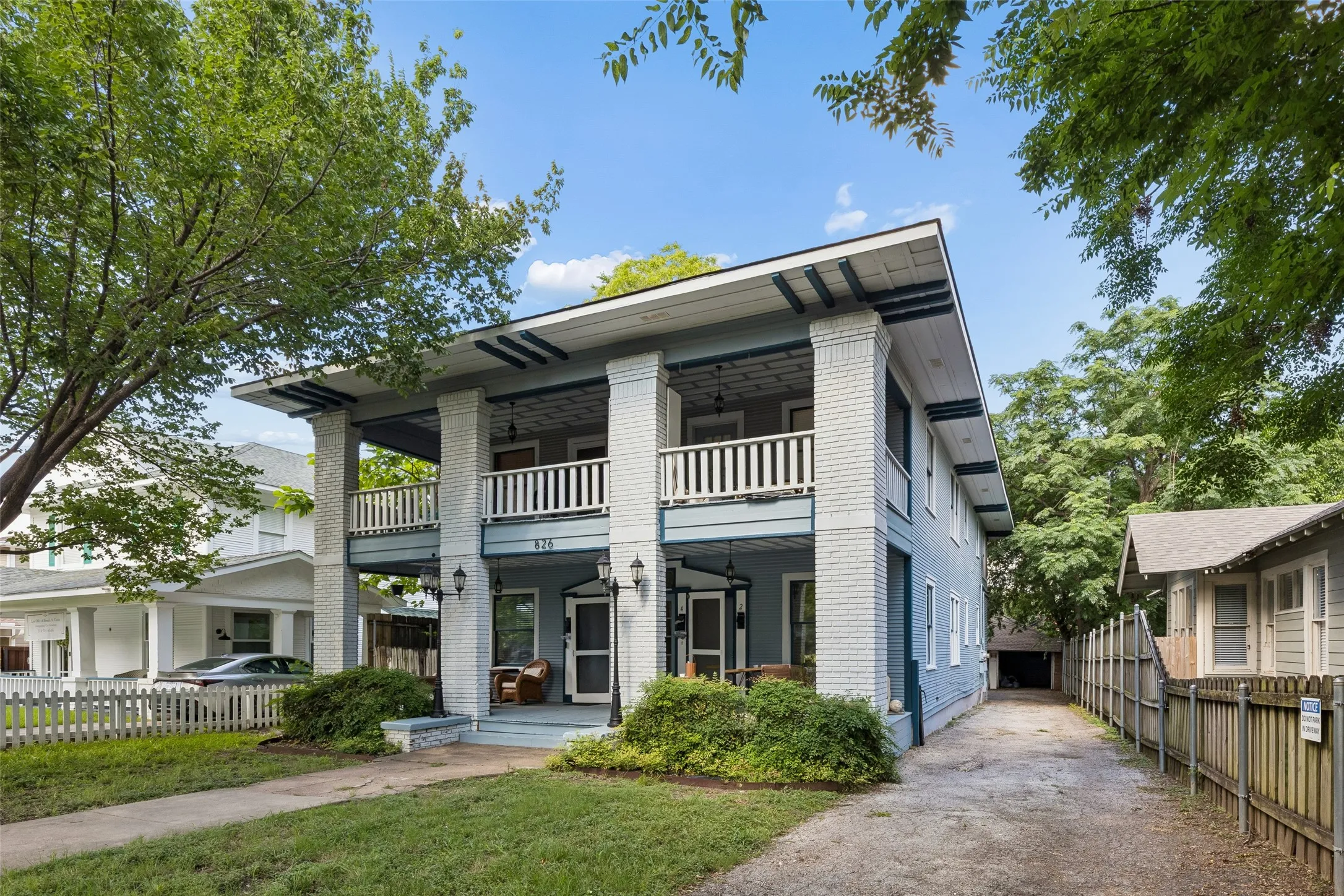 Quadruplex For Sale in Dallas County , 826 N Bishop Avenue, Dallas, Texas 75208, 4 Bedroom, 4 Bathroom, 3 Garage spaces, 3,620 Sqft, built in 1925, mls#21303479, Real Estate Agent in Dallas, Homes For Sale in Dallas county, Homes For Sale in Dallas, Realtor in Dallas Texas, Real Estate Brokerage Independent Realty Texas, Luminita Cordes Realtor