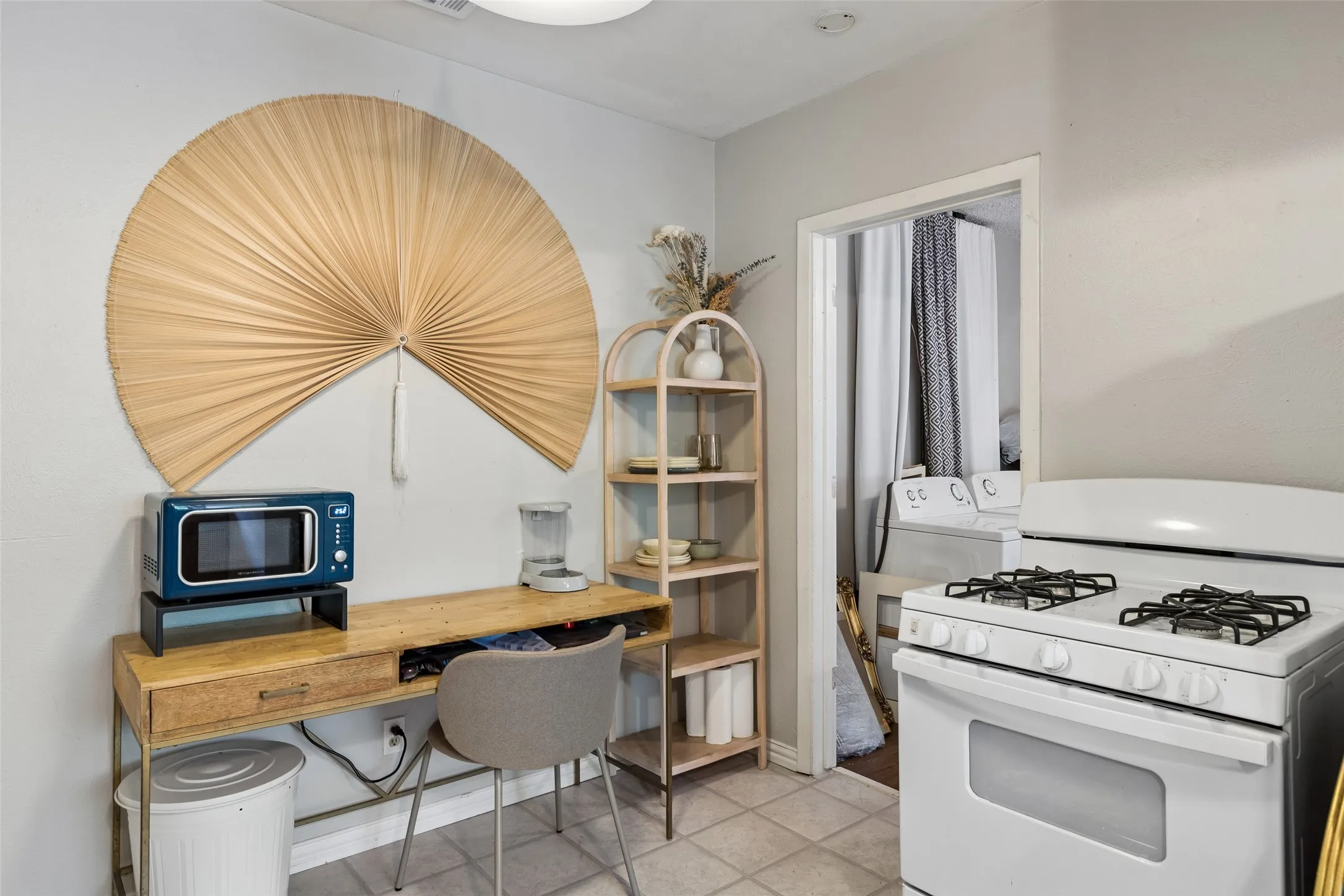 Quadruplex For Sale in Dallas County , 826 N Bishop Avenue, Dallas, Texas 75208, 4 Bedroom, 4 Bathroom, 3 Garage spaces, 3,620 Sqft, built in 1925, mls#21303479, Real Estate Agent in Dallas, Homes For Sale in Dallas county, Homes For Sale in Dallas, Realtor in Dallas Texas, Real Estate Brokerage Independent Realty Texas, Luminita Cordes Realtor