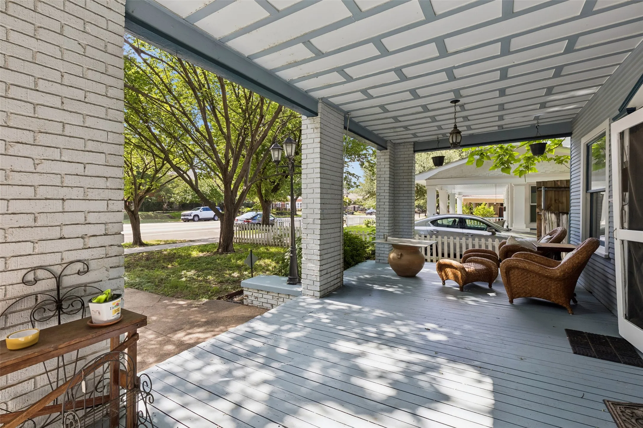 Quadruplex For Sale in Dallas County , 826 N Bishop Avenue, Dallas, Texas 75208, 4 Bedroom, 4 Bathroom, 3 Garage spaces, 3,620 Sqft, built in 1925, mls#21303479, Real Estate Agent in Dallas, Homes For Sale in Dallas county, Homes For Sale in Dallas, Realtor in Dallas Texas, Real Estate Brokerage Independent Realty Texas, Luminita Cordes Realtor