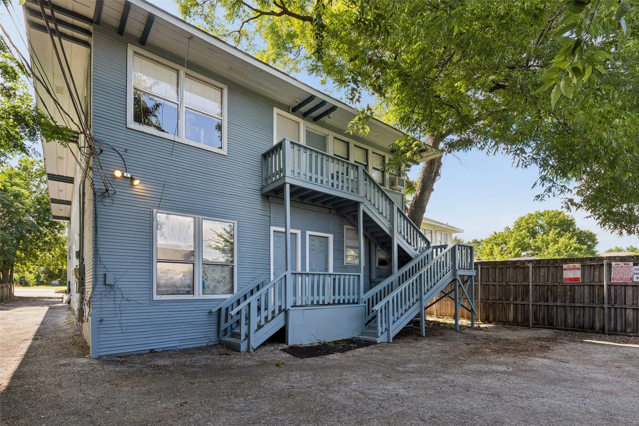 Quadruplex For Sale in Dallas County , 826 N Bishop Avenue, Dallas, Texas 75208, 4 Bedroom, 4 Bathroom, 3 Garage spaces, 3,620 Sqft, built in 1925, mls#21303479, Real Estate Agent in Dallas, Homes For Sale in Dallas county, Homes For Sale in Dallas, Realtor in Dallas Texas, Real Estate Brokerage Independent Realty Texas, Luminita Cordes Realtor