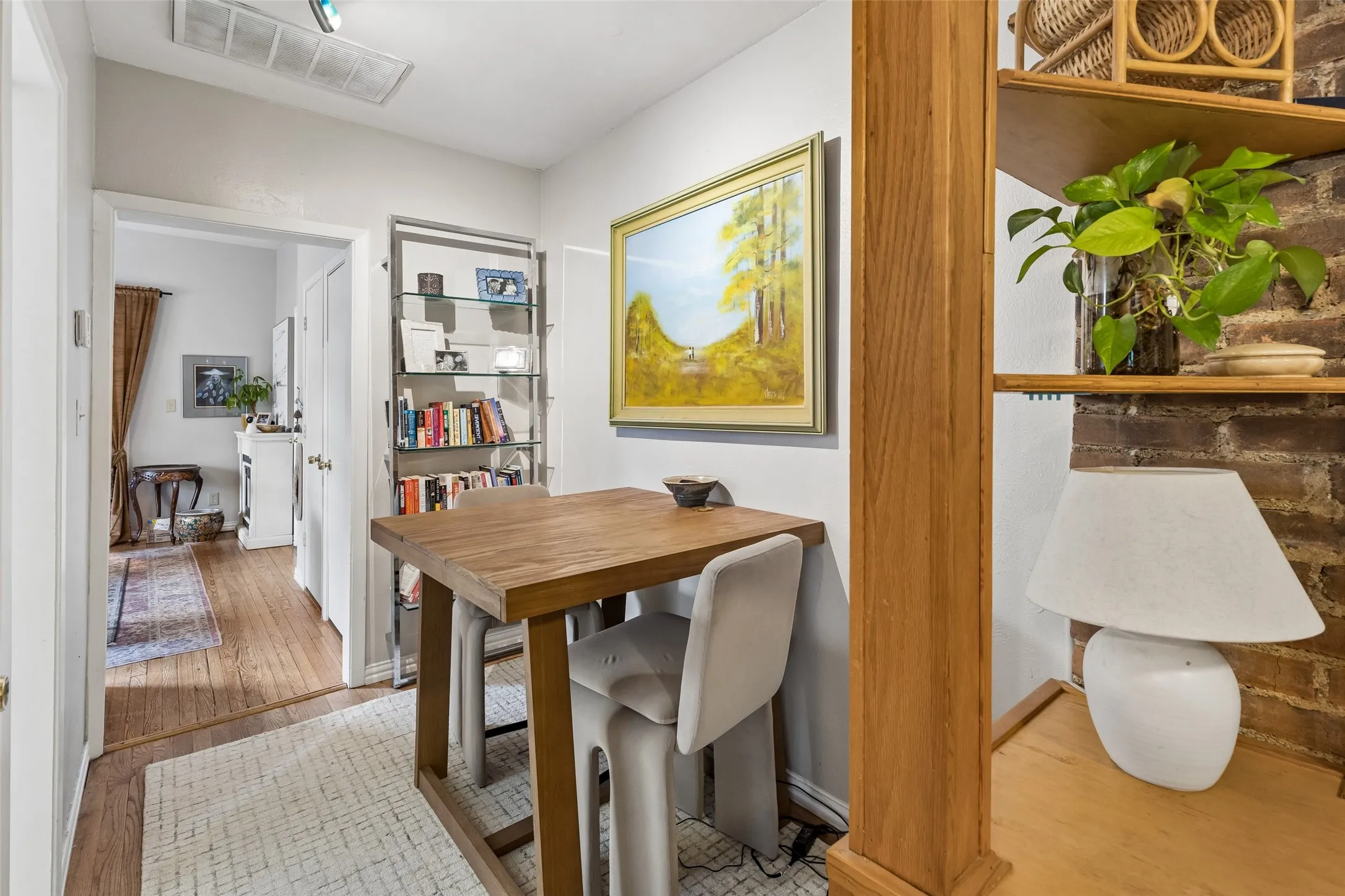Quadruplex For Sale in Dallas County , 826 N Bishop Avenue, Dallas, Texas 75208, 4 Bedroom, 4 Bathroom, 3 Garage spaces, 3,620 Sqft, built in 1925, mls#21303479, Real Estate Agent in Dallas, Homes For Sale in Dallas county, Homes For Sale in Dallas, Realtor in Dallas Texas, Real Estate Brokerage Independent Realty Texas, Luminita Cordes Realtor