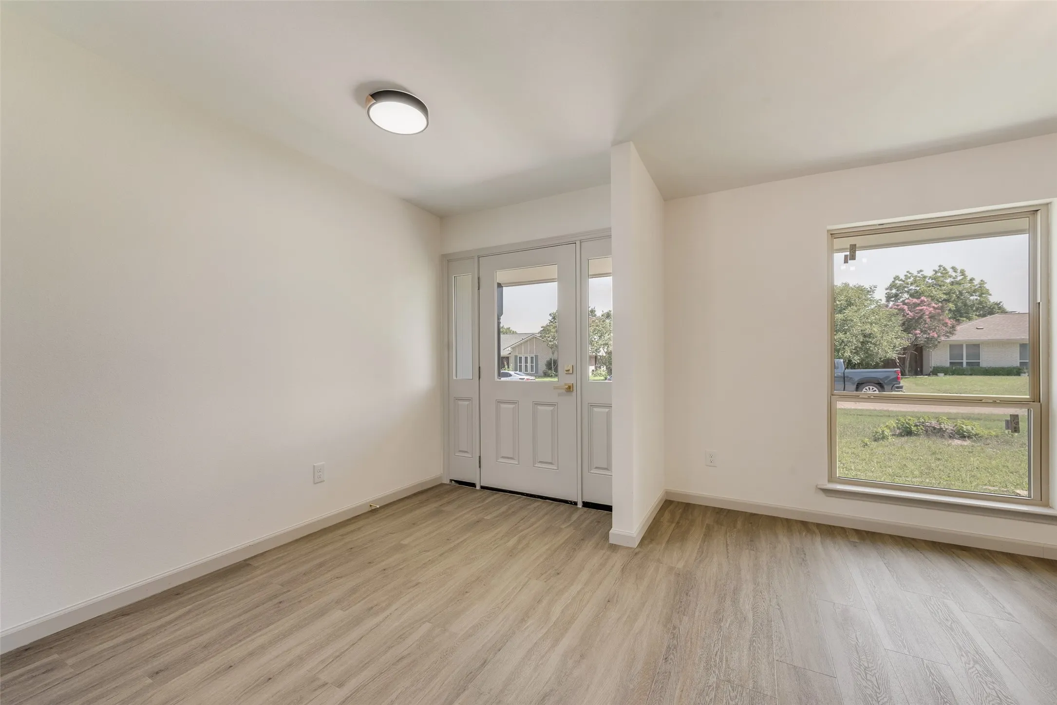 Single Family Residence For Sale in Dallas County , 2113 Poppy Lane, Richardson, Texas 75081, 3 Bedroom, 2 Bathroom, 2 Garage spaces, 1,693 Sqft, built in 1975, mls#21293067, Real Estate Agent in Richardson, Homes For Sale in Dallas county, Homes For Sale in Richardson, Realtor in Richardson Texas, Real Estate Brokerage Independent Realty Texas, Luminita Cordes Realtor
