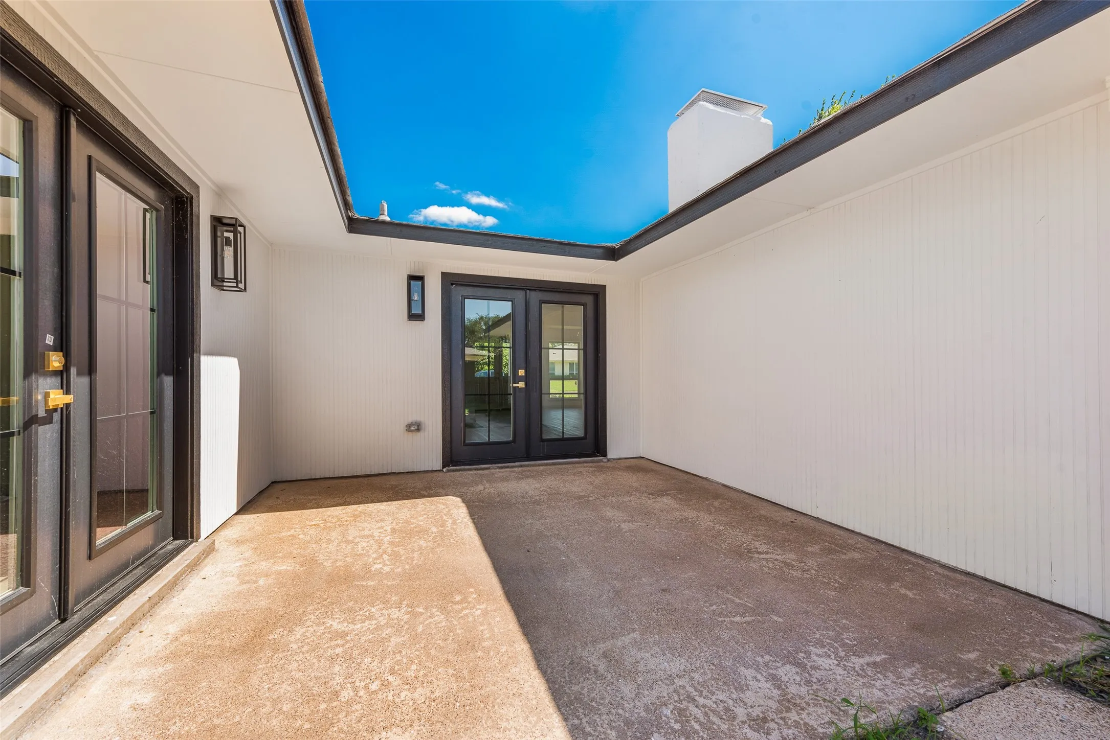 Single Family Residence For Sale in Dallas County , 2113 Poppy Lane, Richardson, Texas 75081, 3 Bedroom, 2 Bathroom, 2 Garage spaces, 1,693 Sqft, built in 1975, mls#21293067, Real Estate Agent in Richardson, Homes For Sale in Dallas county, Homes For Sale in Richardson, Realtor in Richardson Texas, Real Estate Brokerage Independent Realty Texas, Luminita Cordes Realtor