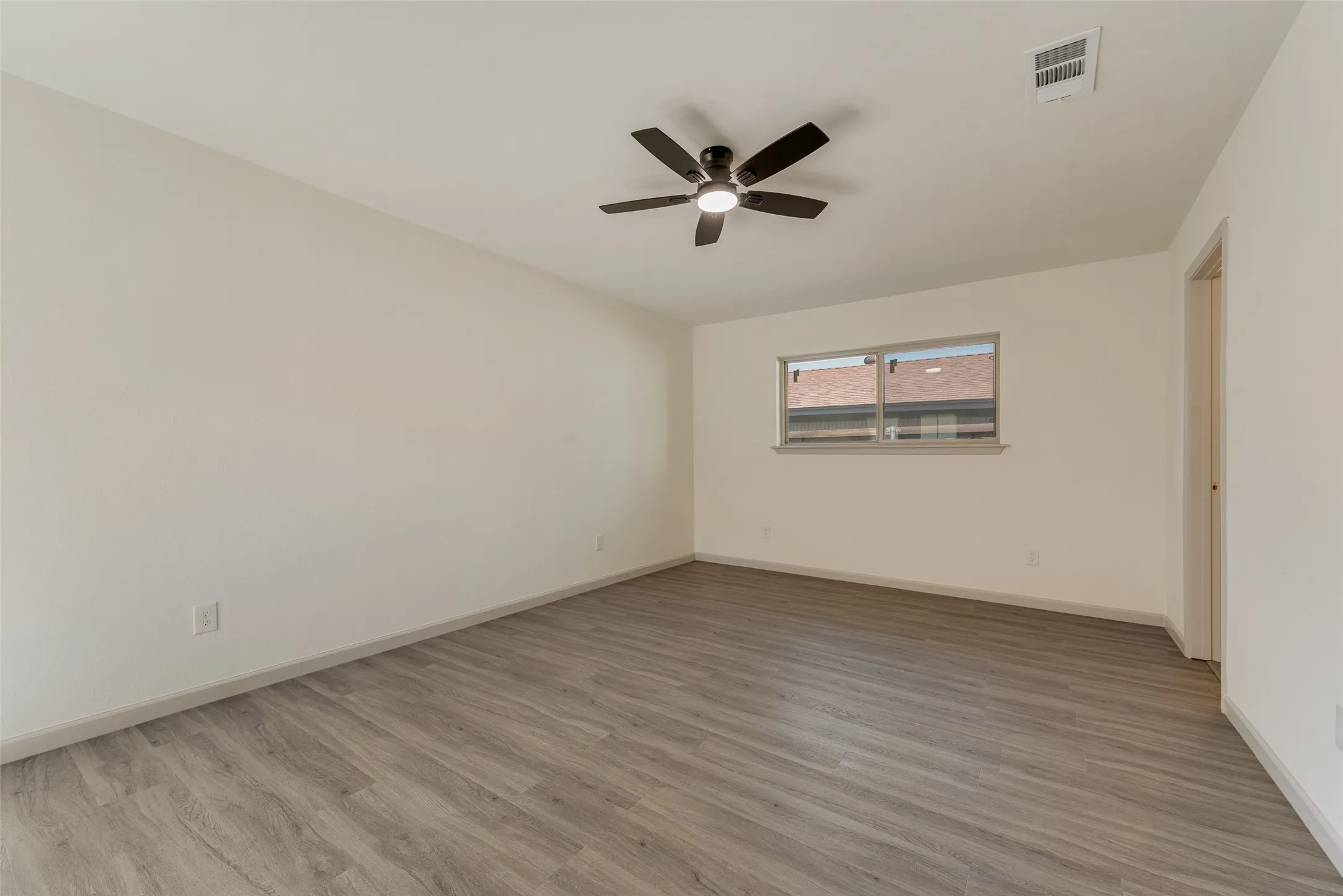 Single Family Residence For Sale in Dallas County , 2113 Poppy Lane, Richardson, Texas 75081, 3 Bedroom, 2 Bathroom, 2 Garage spaces, 1,693 Sqft, built in 1975, mls#21293067, Real Estate Agent in Richardson, Homes For Sale in Dallas county, Homes For Sale in Richardson, Realtor in Richardson Texas, Real Estate Brokerage Independent Realty Texas, Luminita Cordes Realtor