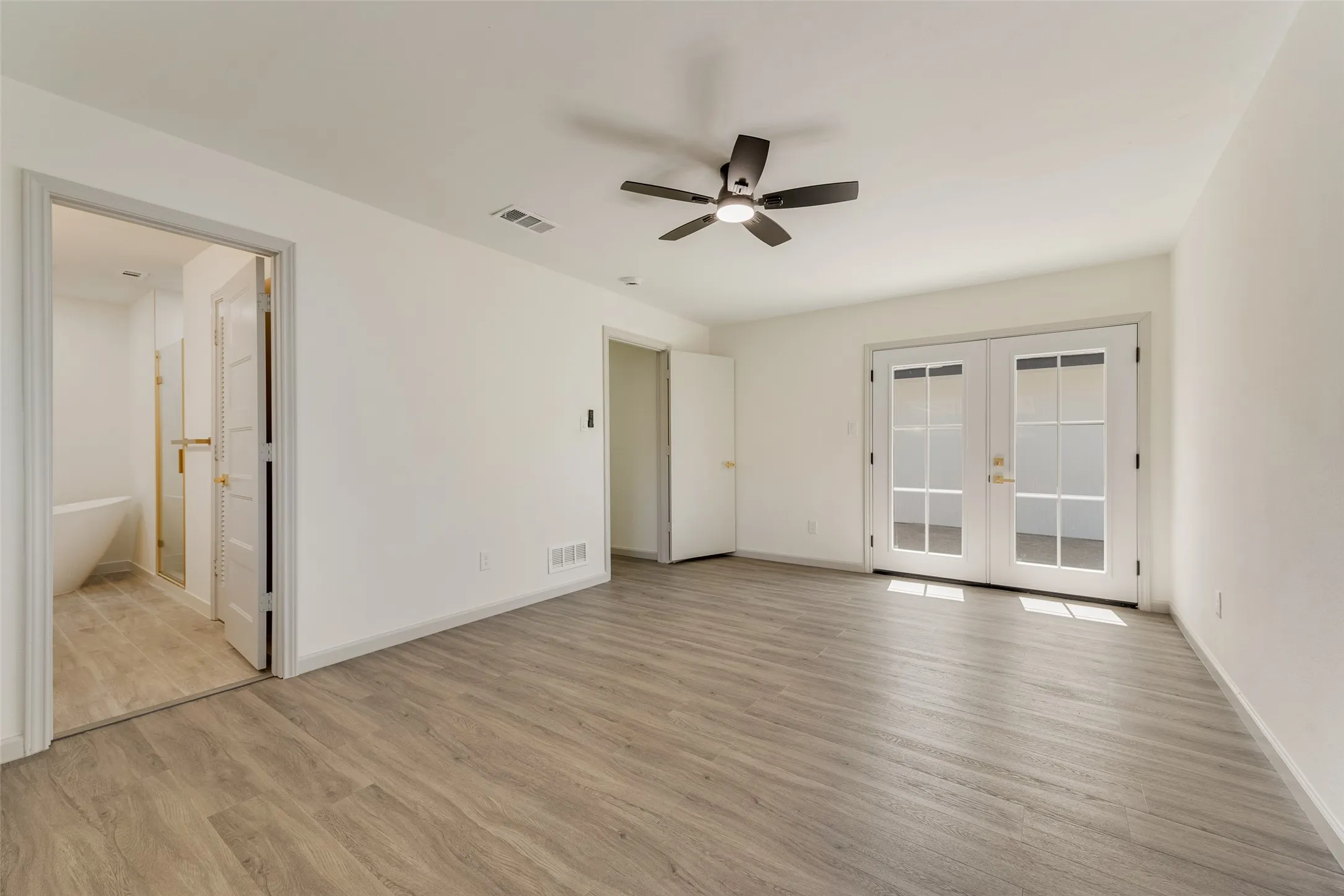 Single Family Residence For Sale in Dallas County , 2113 Poppy Lane, Richardson, Texas 75081, 3 Bedroom, 2 Bathroom, 2 Garage spaces, 1,693 Sqft, built in 1975, mls#21293067, Real Estate Agent in Richardson, Homes For Sale in Dallas county, Homes For Sale in Richardson, Realtor in Richardson Texas, Real Estate Brokerage Independent Realty Texas, Luminita Cordes Realtor