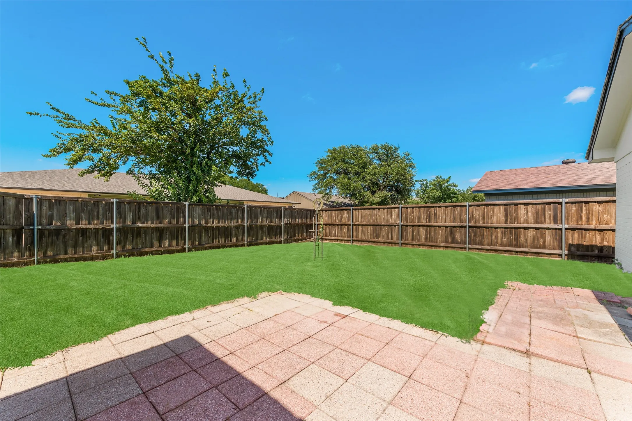 Single Family Residence For Sale in Dallas County , 2113 Poppy Lane, Richardson, Texas 75081, 3 Bedroom, 2 Bathroom, 2 Garage spaces, 1,693 Sqft, built in 1975, mls#21293067, Real Estate Agent in Richardson, Homes For Sale in Dallas county, Homes For Sale in Richardson, Realtor in Richardson Texas, Real Estate Brokerage Independent Realty Texas, Luminita Cordes Realtor
