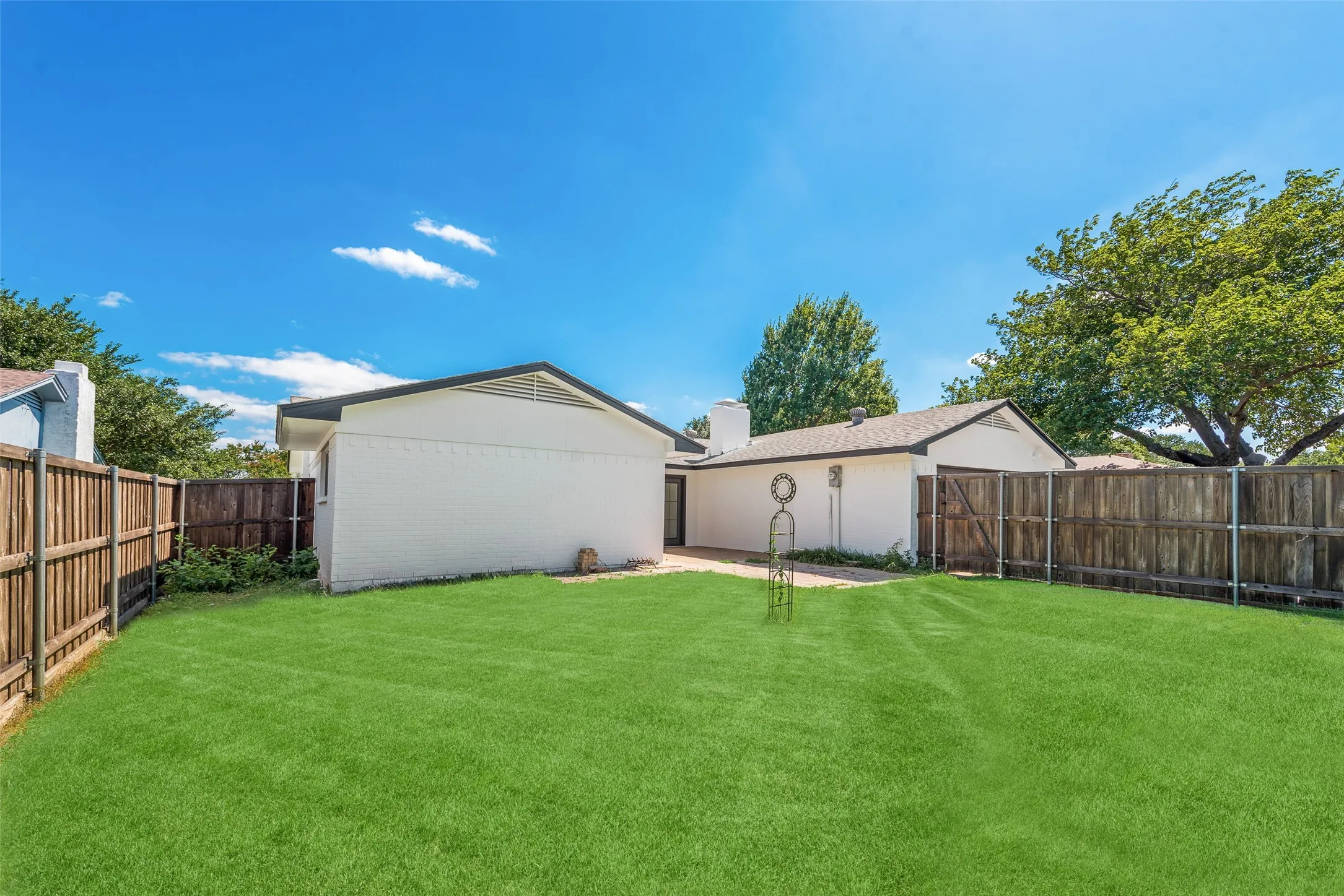 Single Family Residence For Sale in Dallas County , 2113 Poppy Lane, Richardson, Texas 75081, 3 Bedroom, 2 Bathroom, 2 Garage spaces, 1,693 Sqft, built in 1975, mls#21293067, Real Estate Agent in Richardson, Homes For Sale in Dallas county, Homes For Sale in Richardson, Realtor in Richardson Texas, Real Estate Brokerage Independent Realty Texas, Luminita Cordes Realtor
