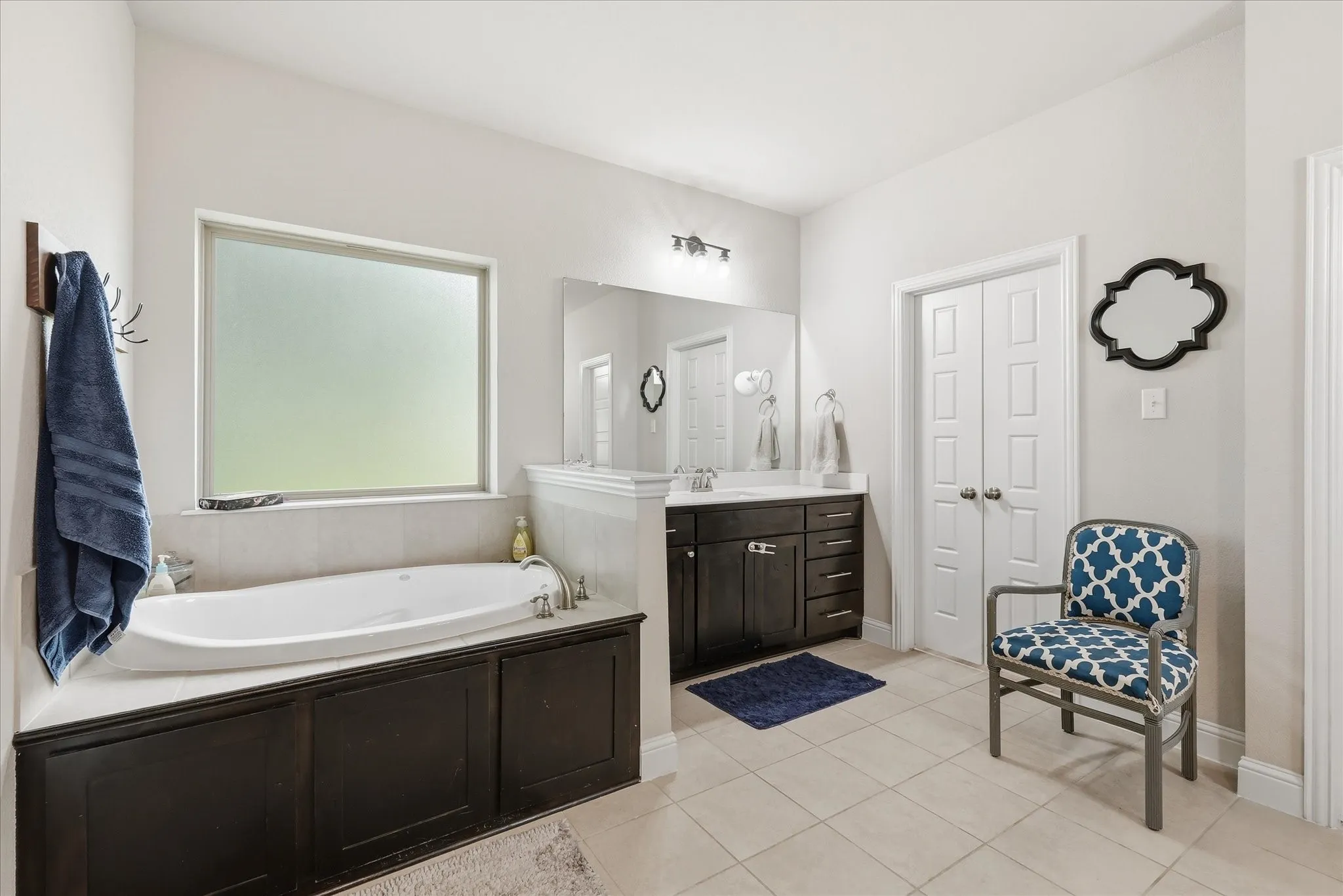 Single Family Residence For Sale in Ellis County , 4013 Orchard Park Lane, Midlothian, Texas 76065, 4 Bedroom, 2 Bathroom, 2 Garage spaces, 2,327 Sqft, built in 2017, mls#21306581, Real Estate Agent in Midlothian, Homes For Sale in Ellis county, Homes For Sale in Midlothian, Realtor in Midlothian Texas, Real Estate Brokerage Independent Realty Texas, Luminita Cordes Realtor