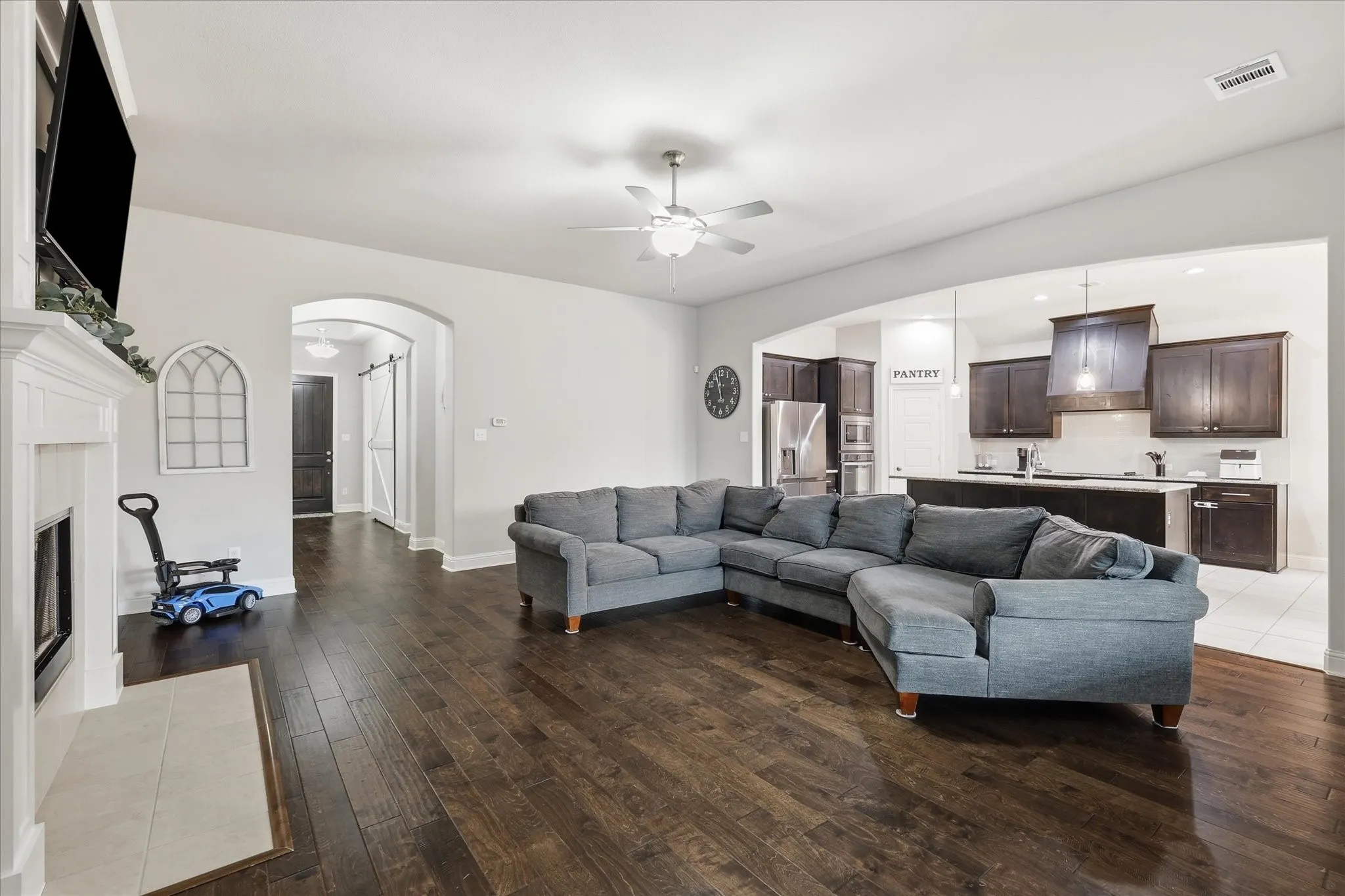 Single Family Residence For Sale in Ellis County , 4013 Orchard Park Lane, Midlothian, Texas 76065, 4 Bedroom, 2 Bathroom, 2 Garage spaces, 2,327 Sqft, built in 2017, mls#21306581, Real Estate Agent in Midlothian, Homes For Sale in Ellis county, Homes For Sale in Midlothian, Realtor in Midlothian Texas, Real Estate Brokerage Independent Realty Texas, Luminita Cordes Realtor