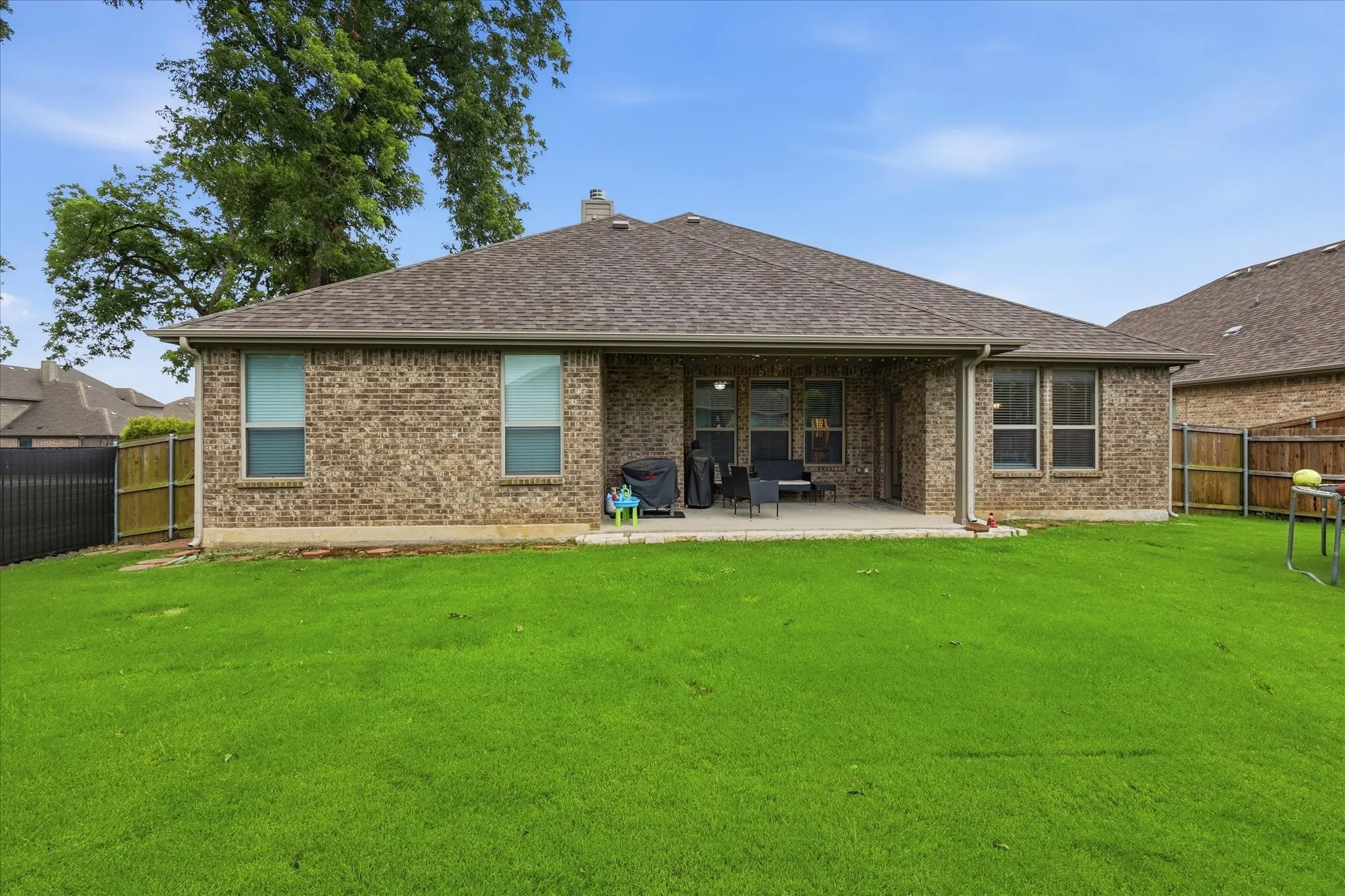 Single Family Residence For Sale in Ellis County , 4013 Orchard Park Lane, Midlothian, Texas 76065, 4 Bedroom, 2 Bathroom, 2 Garage spaces, 2,327 Sqft, built in 2017, mls#21306581, Real Estate Agent in Midlothian, Homes For Sale in Ellis county, Homes For Sale in Midlothian, Realtor in Midlothian Texas, Real Estate Brokerage Independent Realty Texas, Luminita Cordes Realtor