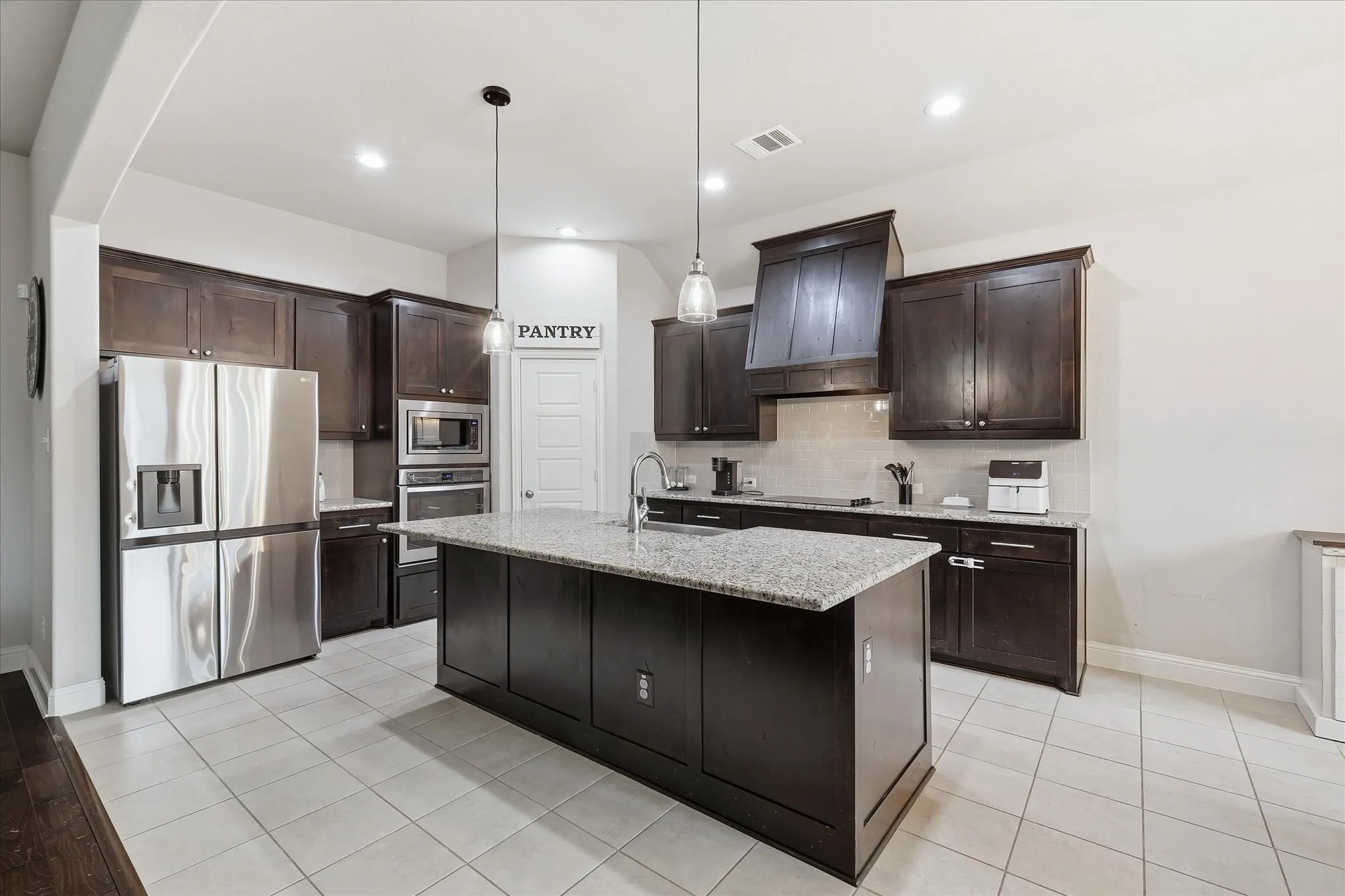 Single Family Residence For Sale in Ellis County , 4013 Orchard Park Lane, Midlothian, Texas 76065, 4 Bedroom, 2 Bathroom, 2 Garage spaces, 2,327 Sqft, built in 2017, mls#21306581, Real Estate Agent in Midlothian, Homes For Sale in Ellis county, Homes For Sale in Midlothian, Realtor in Midlothian Texas, Real Estate Brokerage Independent Realty Texas, Luminita Cordes Realtor